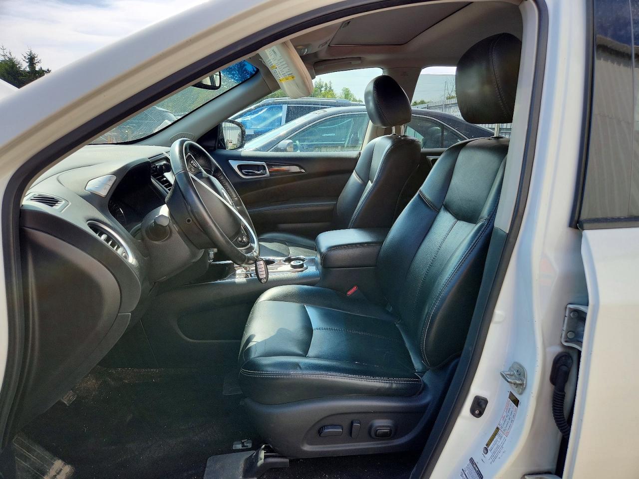 2015 Nissan Pathfinder S White vin: 5N1AR2MM6FC605887