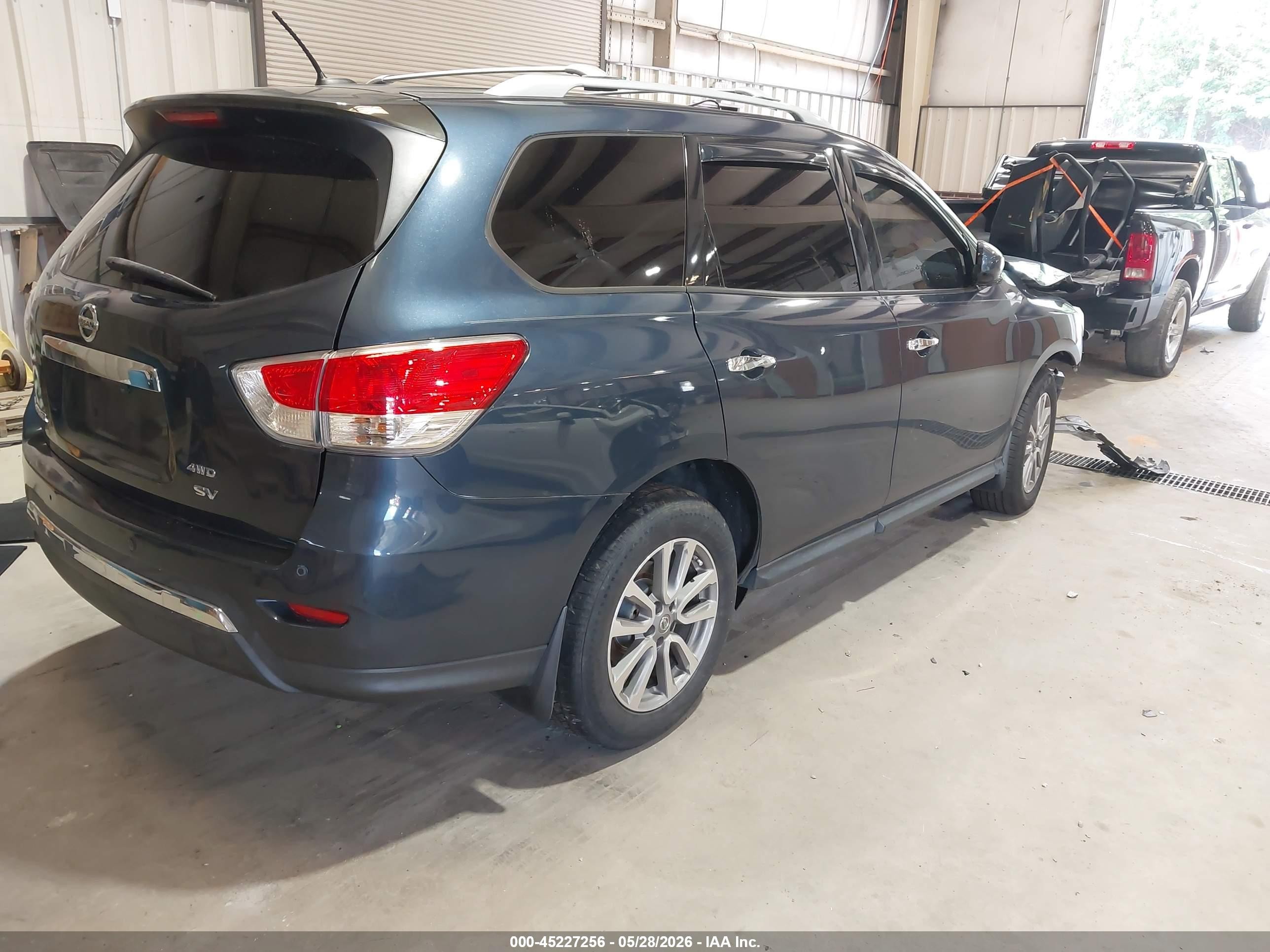 2015 Nissan Pathfinder Sv Blue vin: 5N1AR2MM6FC609809