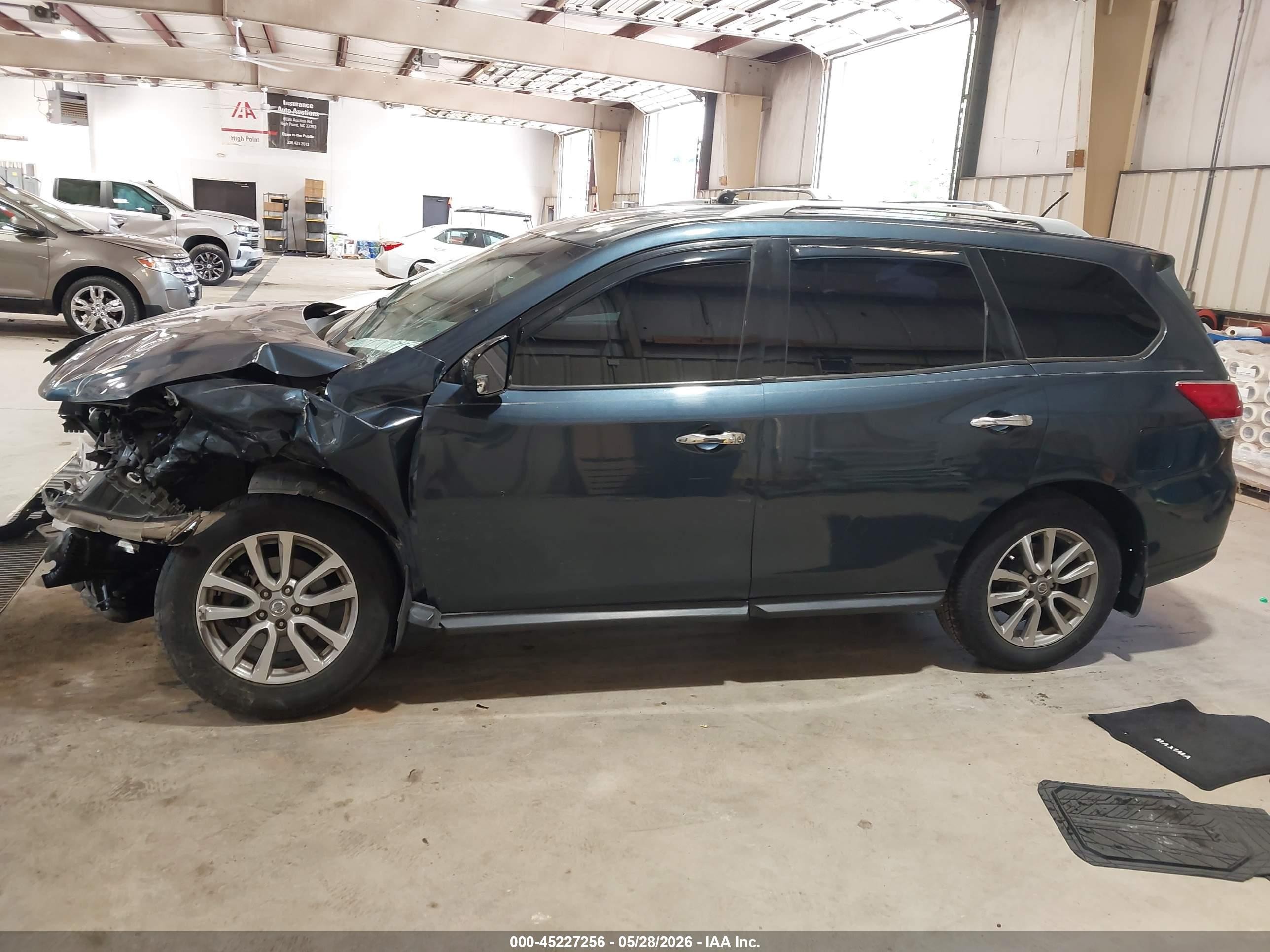 2015 Nissan Pathfinder Sv Blue vin: 5N1AR2MM6FC609809