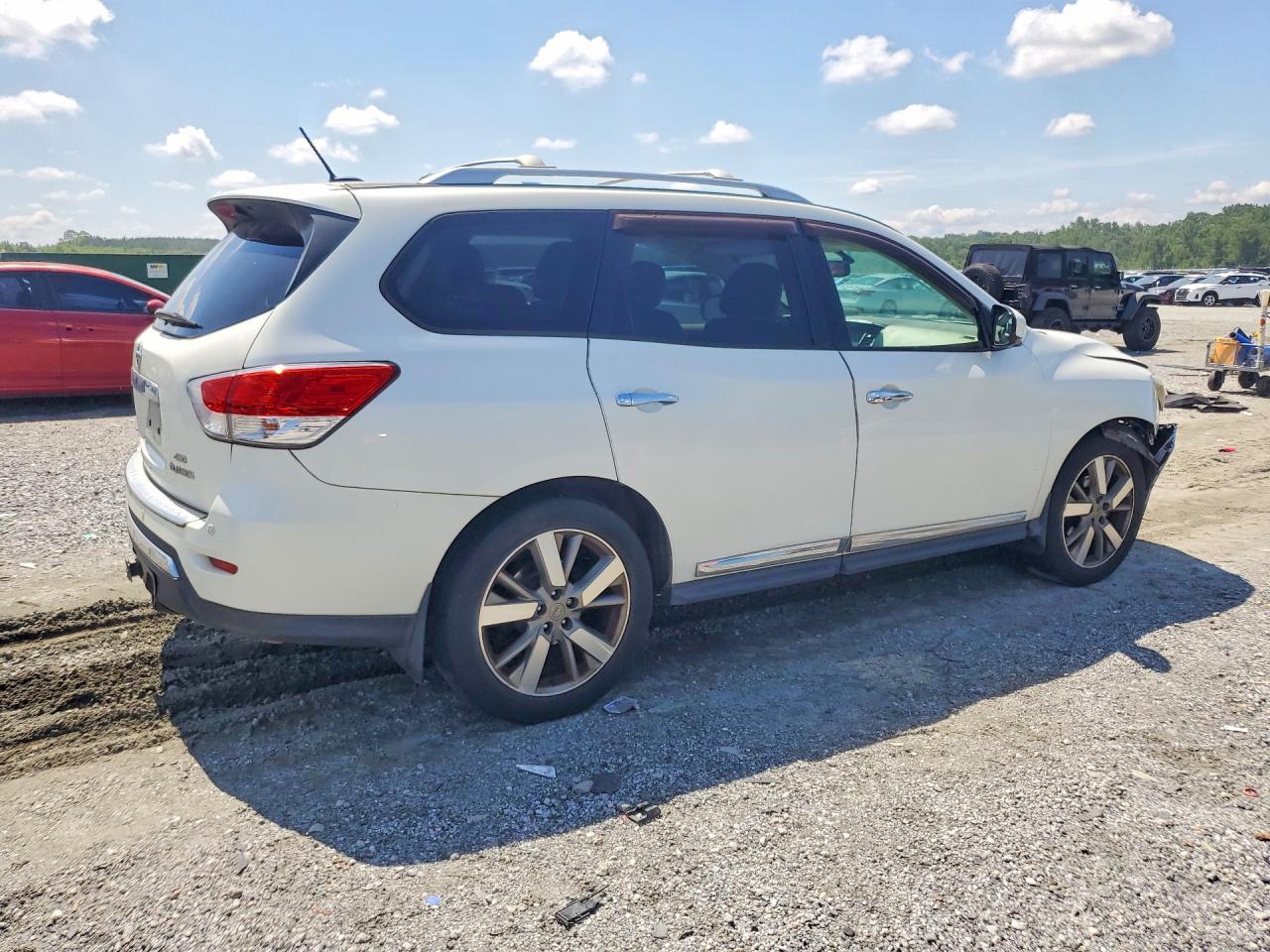 2015 Nissan Pathfinder S White vin: 5N1AR2MM6FC662204