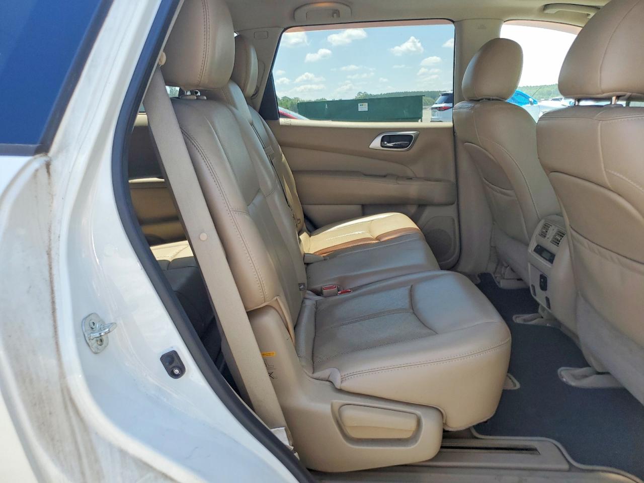 2015 Nissan Pathfinder S White vin: 5N1AR2MM6FC662204