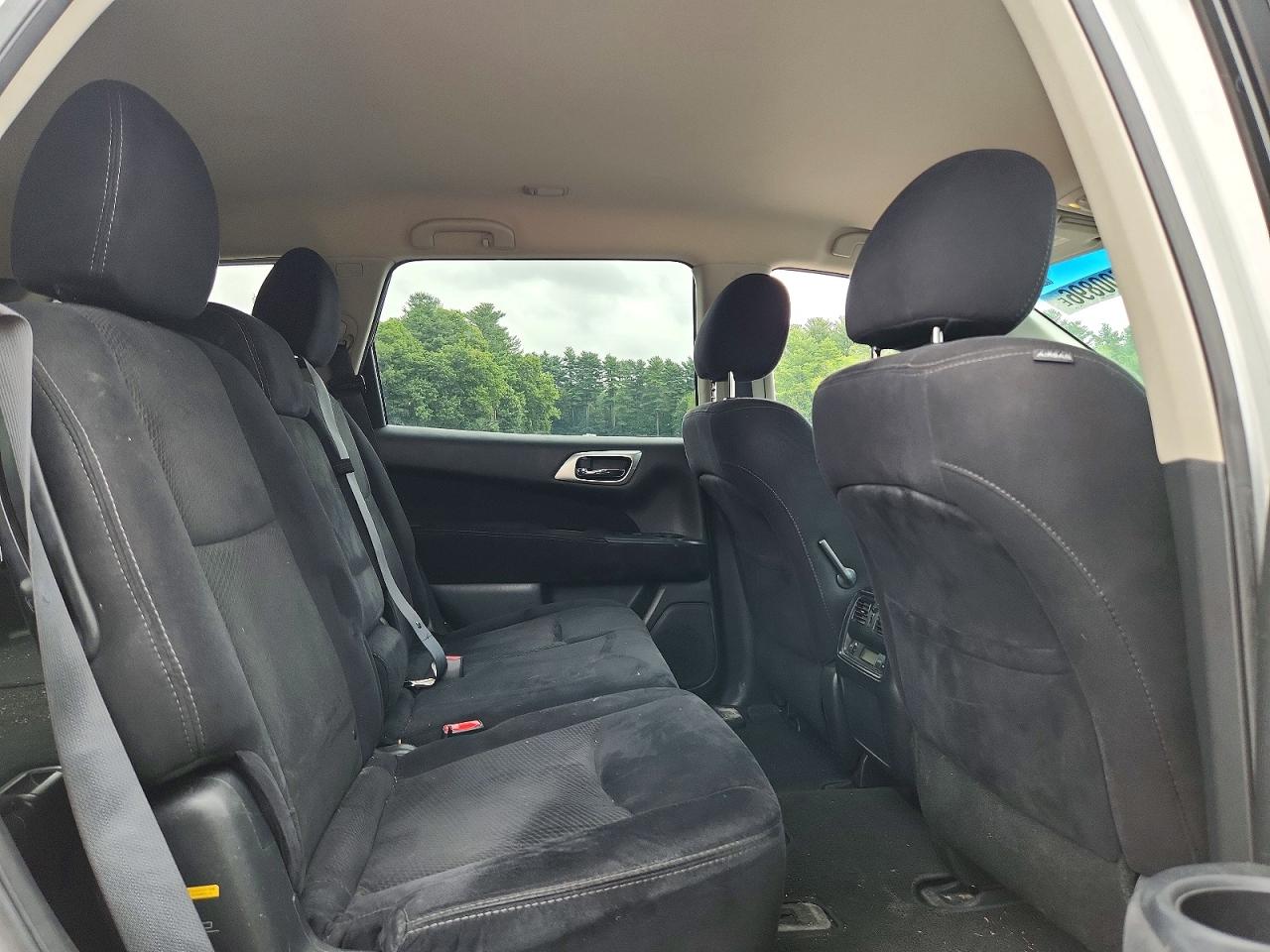 2015 Nissan Pathfinder S Silver vin: 5N1AR2MM6FC671257