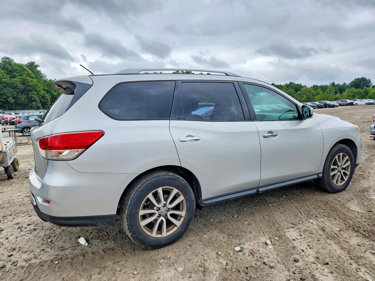 2015 Nissan Pathfinder S Silver vin: 5N1AR2MM6FC671257