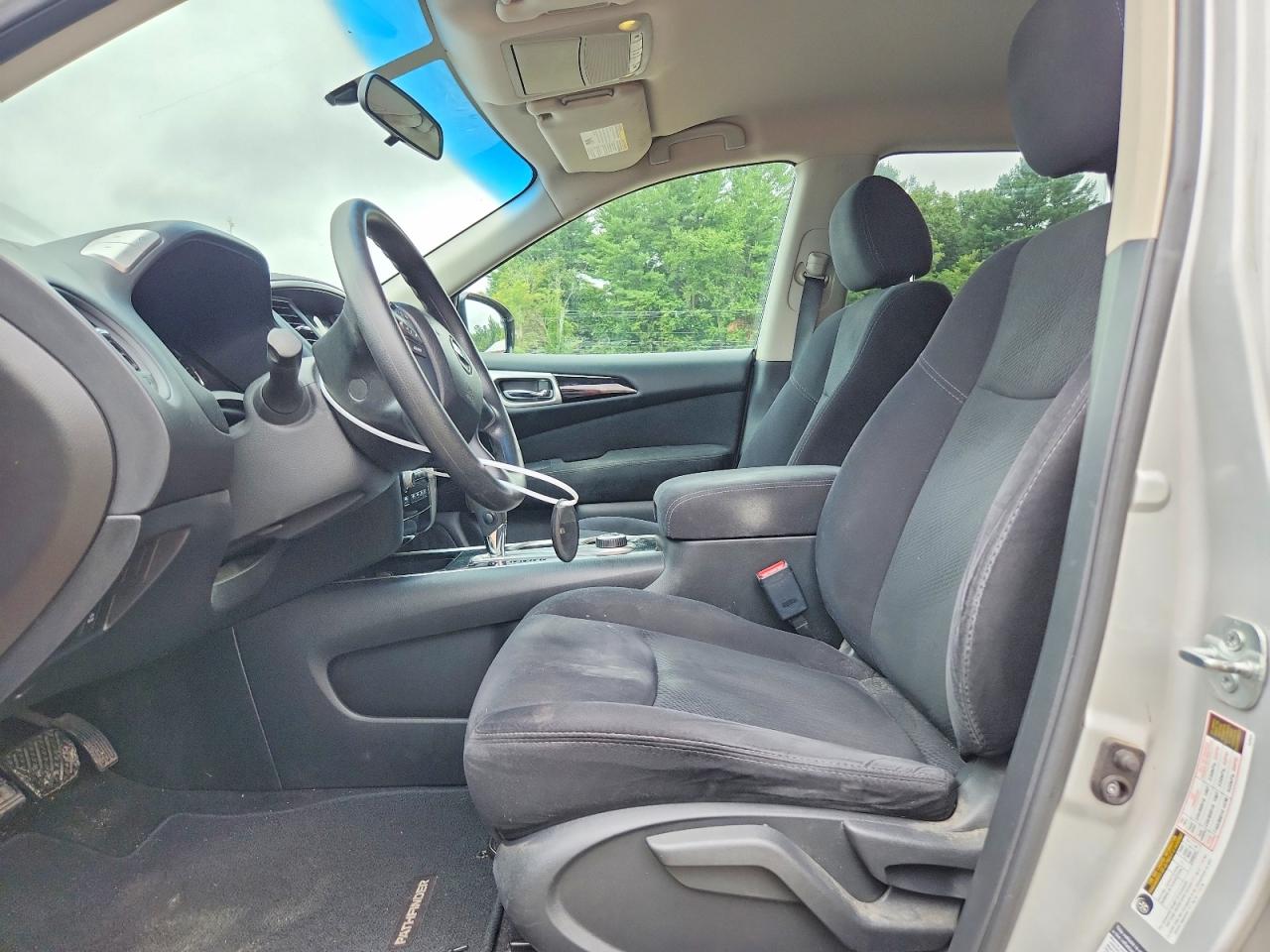 2015 Nissan Pathfinder S Silver vin: 5N1AR2MM6FC671257