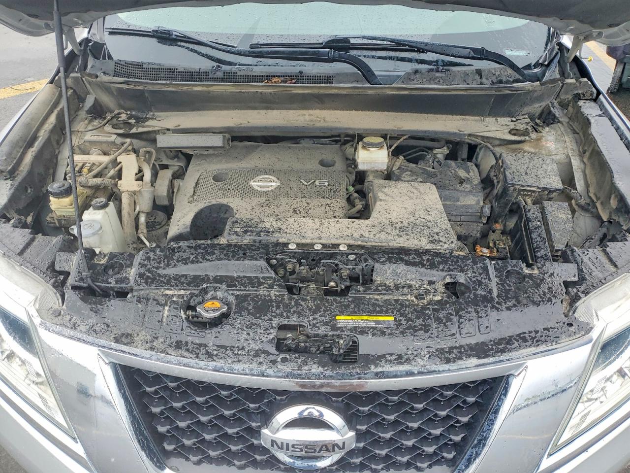 2015 Niss Pathfinder S Silver vin: 5N1AR2MM6FC692108