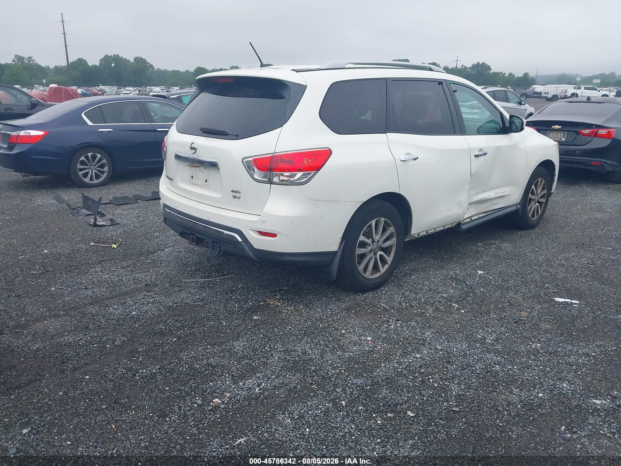 2013 Nissan Pathfinder Sv White vin: 5N1AR2MM7DC606723