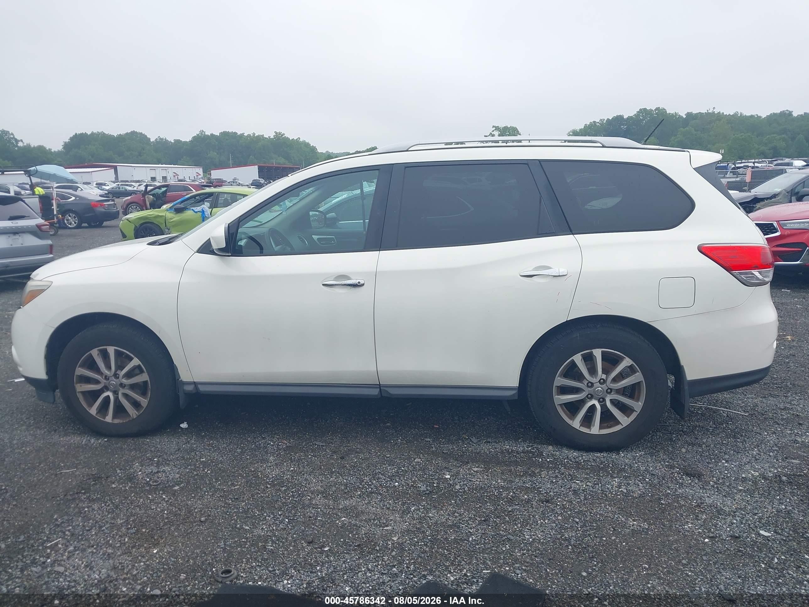 2013 Nissan Pathfinder Sv White vin: 5N1AR2MM7DC606723