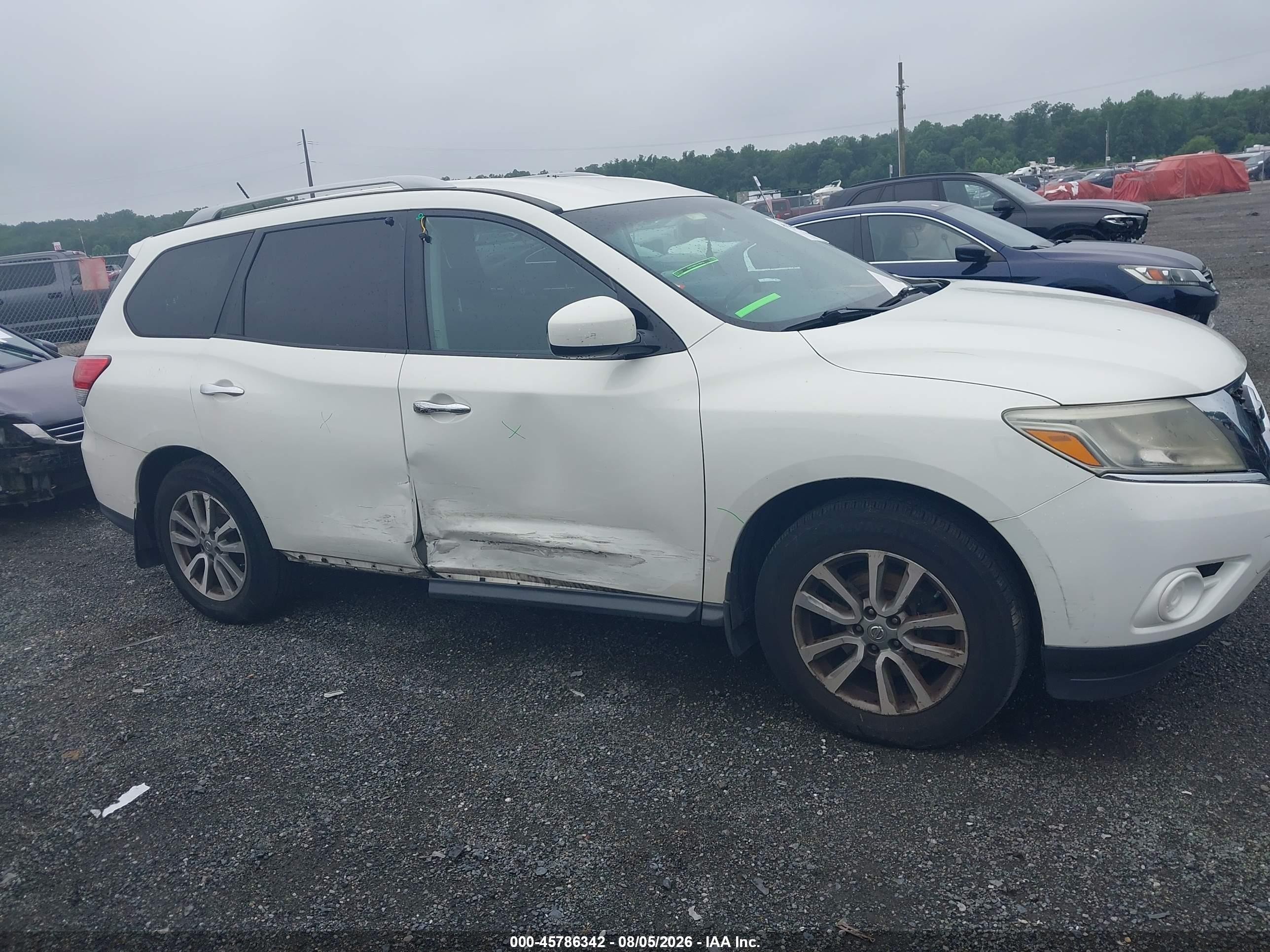2013 Nissan Pathfinder Sv White vin: 5N1AR2MM7DC606723