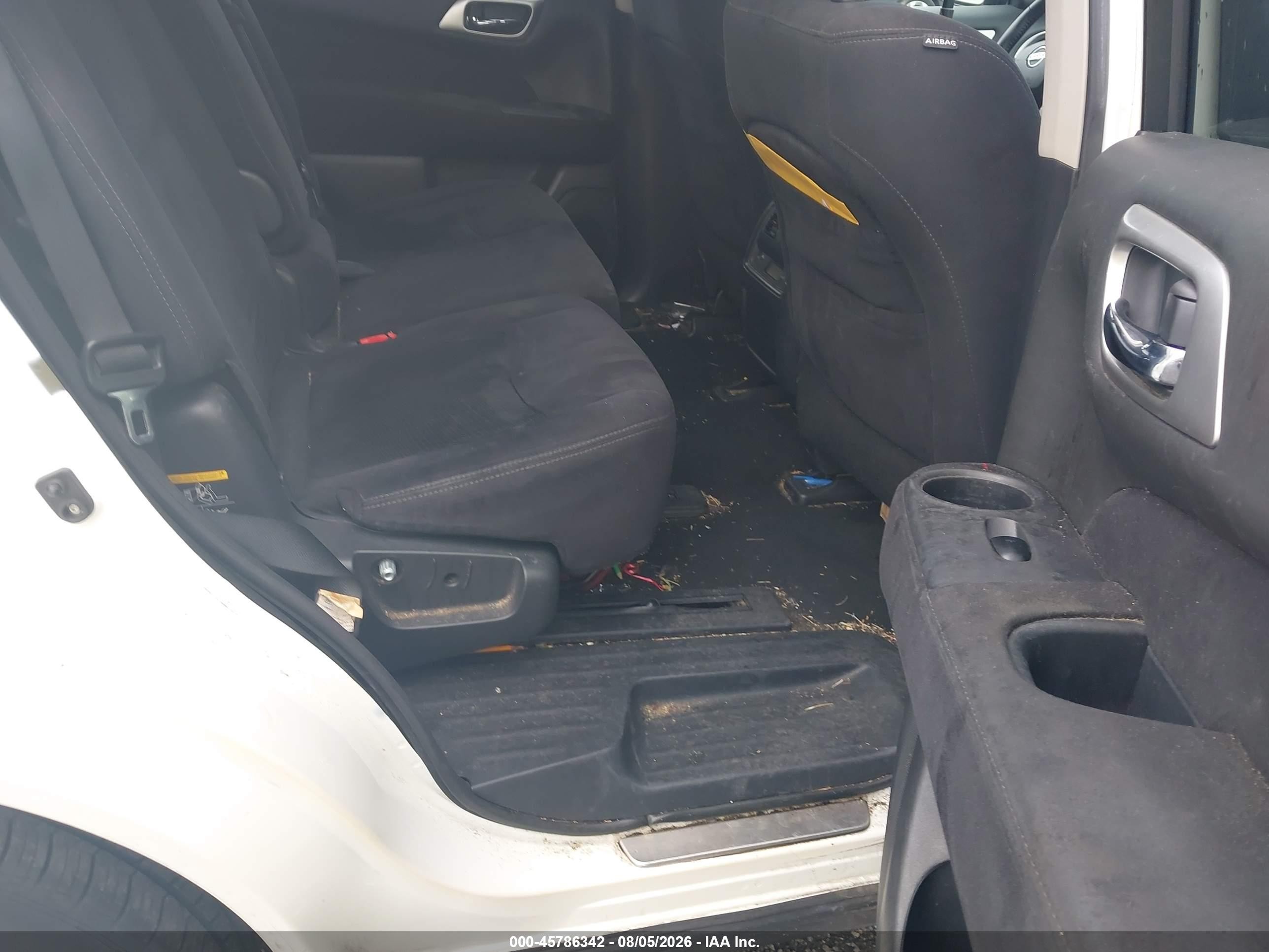 2013 Nissan Pathfinder Sv White vin: 5N1AR2MM7DC606723
