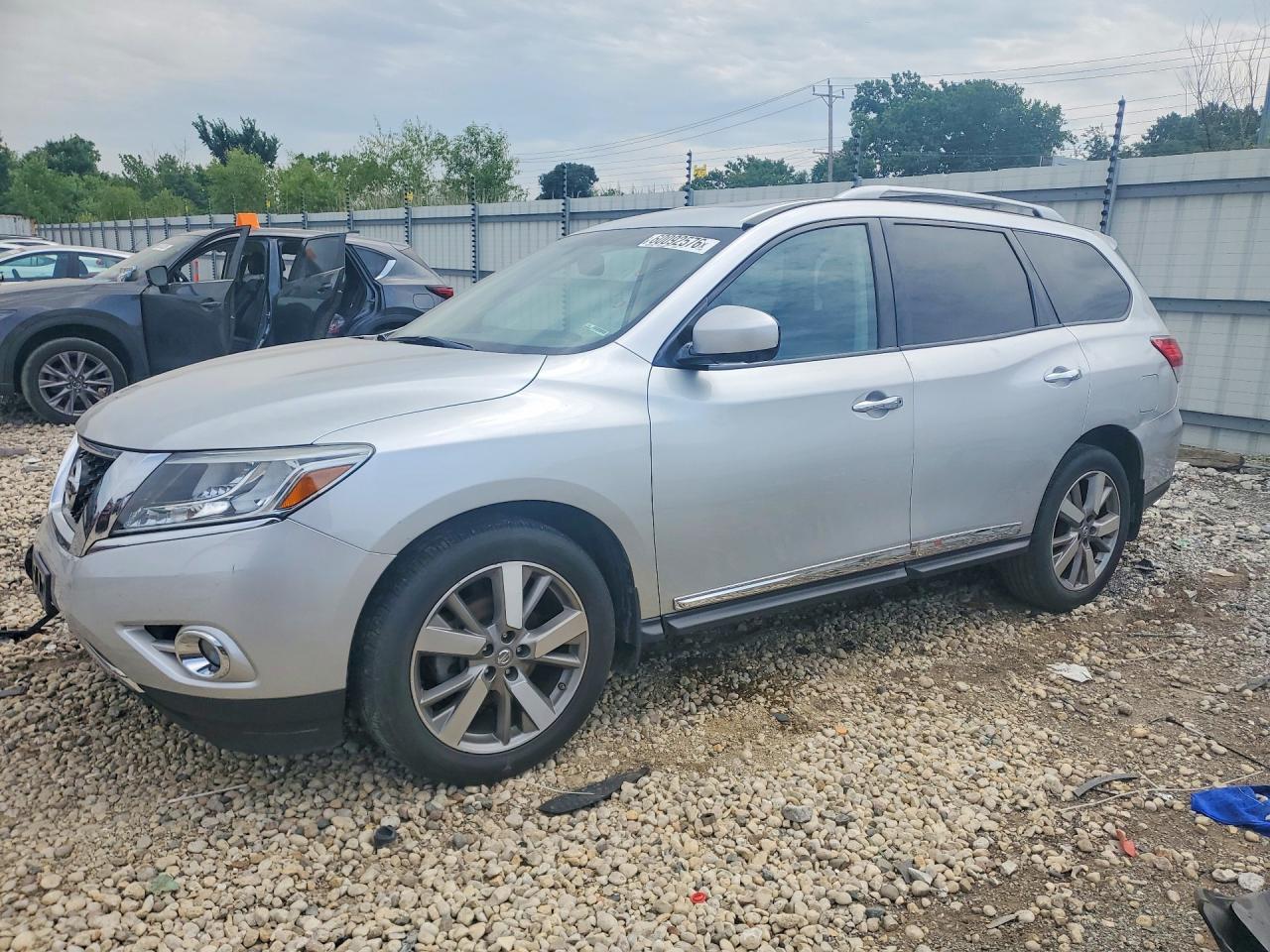 2013 Nissan Pathfinder S Silver vin: 5N1AR2MM7DC672642