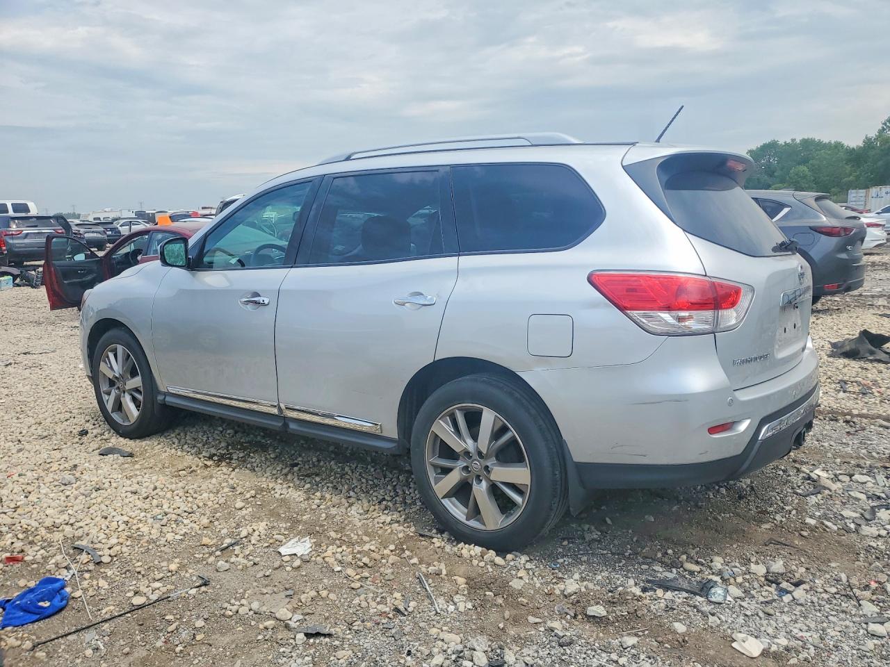 2013 Nissan Pathfinder S Silver vin: 5N1AR2MM7DC672642