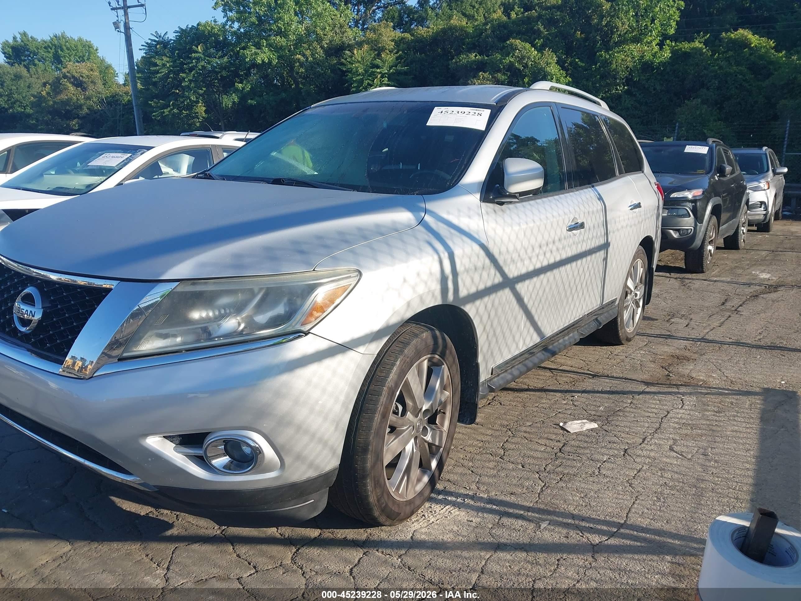 2014 Nissan Pathfinder Platinum Silver vin: 5N1AR2MM7EC609199