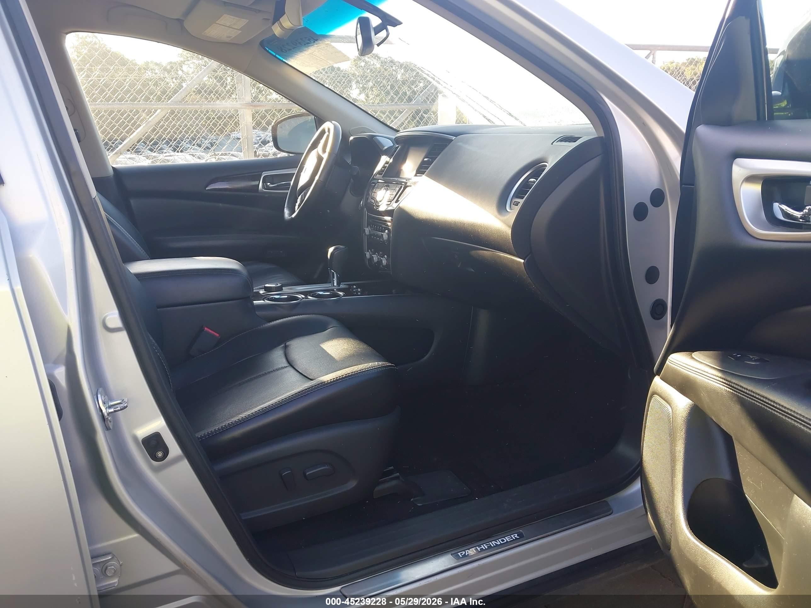 2014 Nissan Pathfinder Platinum Silver vin: 5N1AR2MM7EC609199