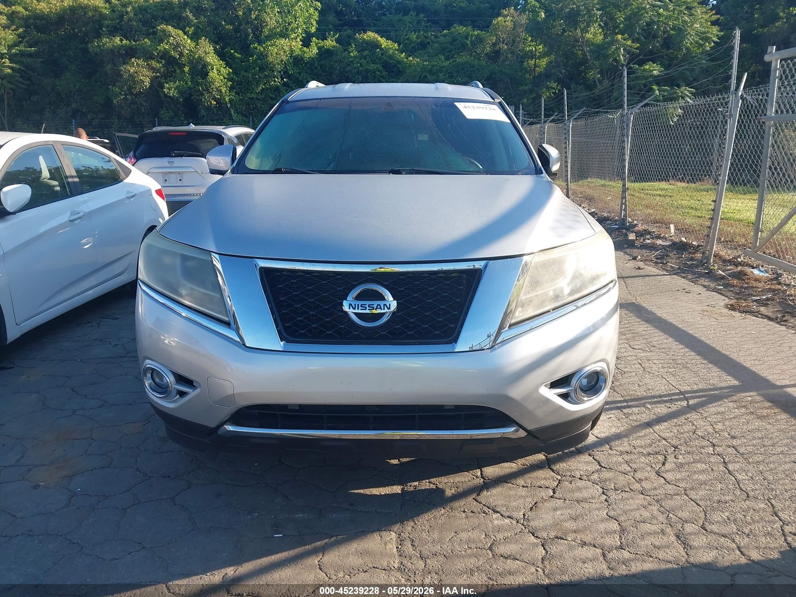 2014 Nissan Pathfinder Platinum Silver vin: 5N1AR2MM7EC609199