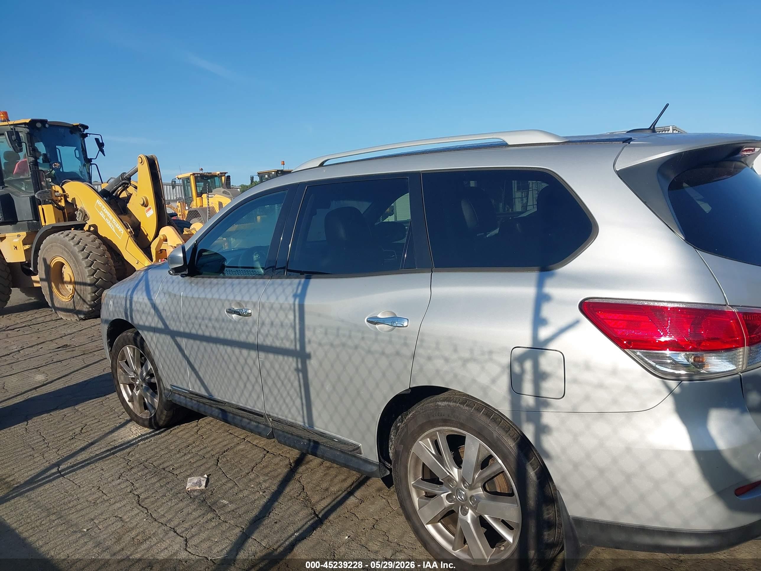 2014 Nissan Pathfinder Platinum Silver vin: 5N1AR2MM7EC609199