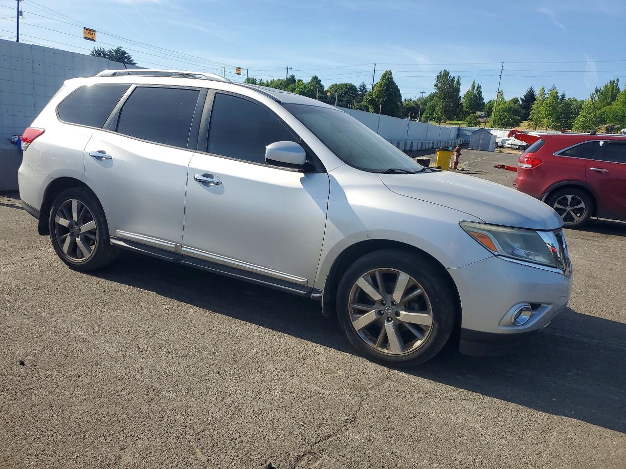 2014 Nissan Pathfinder S Silver vin: 5N1AR2MM7EC621899