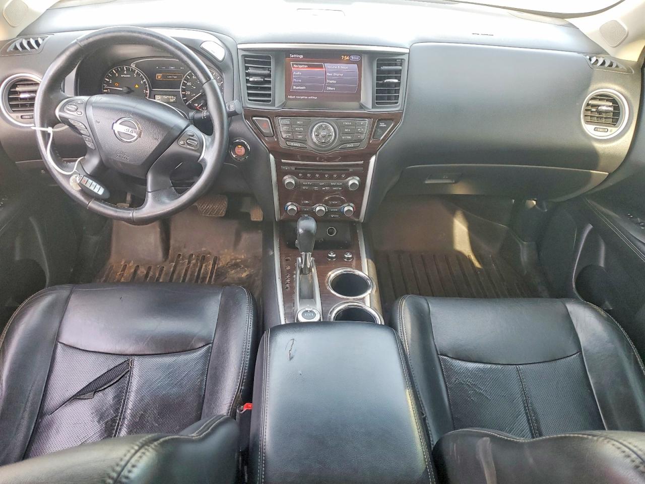 2014 Nissan Pathfinder S Silver vin: 5N1AR2MM7EC621899