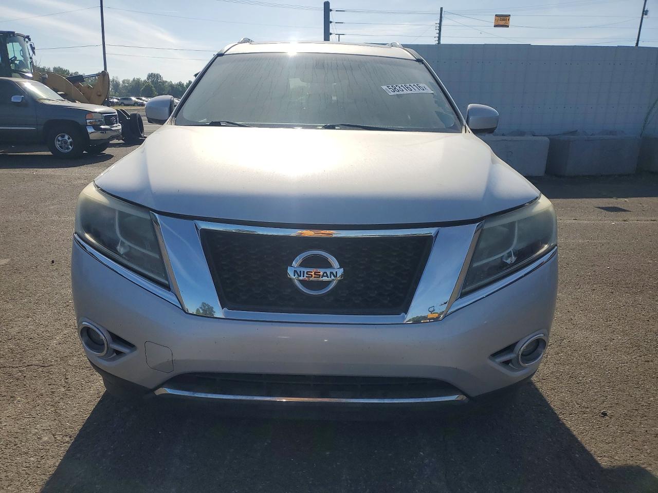 2014 Nissan Pathfinder S Silver vin: 5N1AR2MM7EC621899