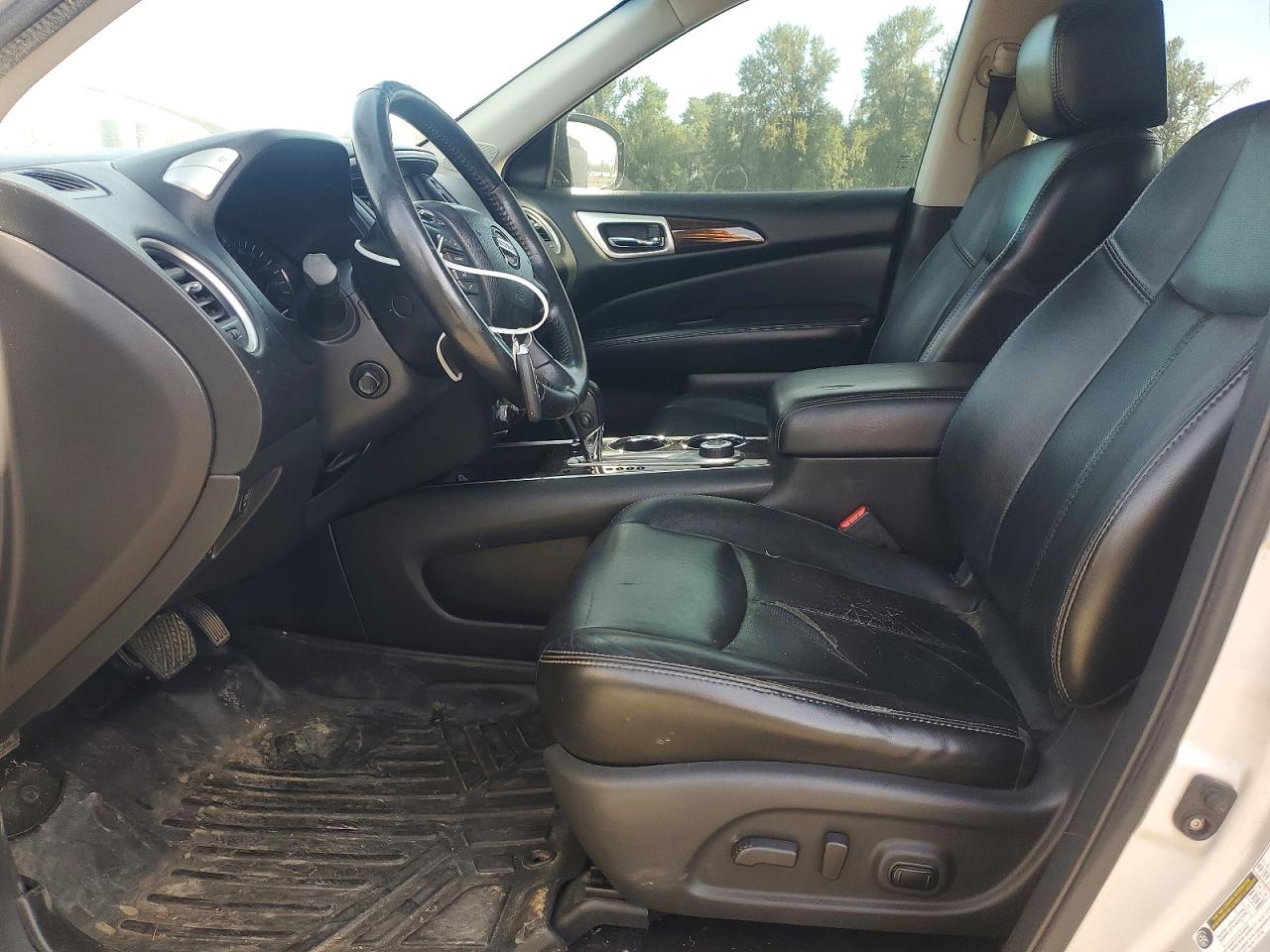 2014 Nissan Pathfinder S Silver vin: 5N1AR2MM7EC621899
