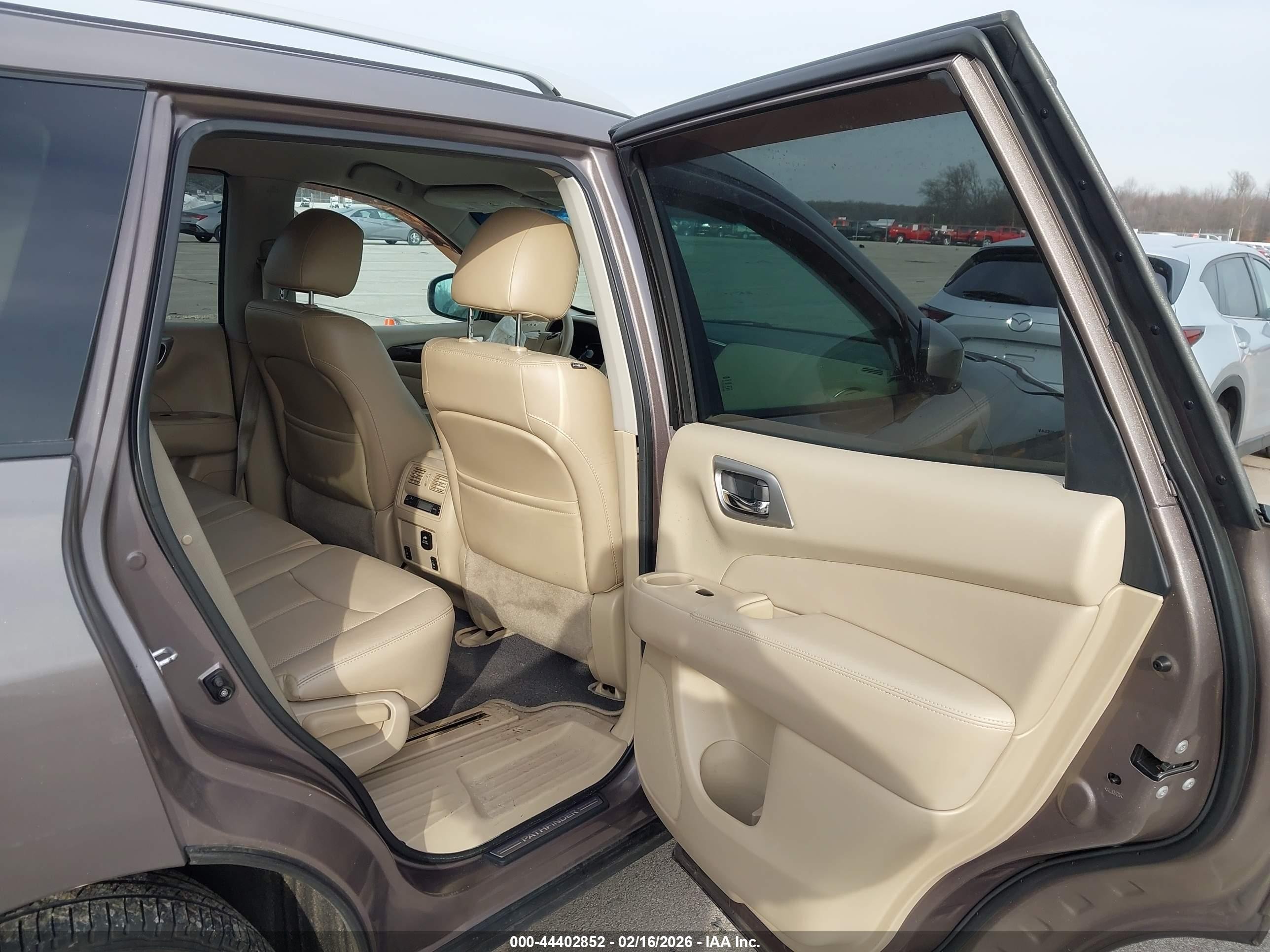 2014 Nissan Pathfinder Platinum Champagne vin: 5N1AR2MM7EC662713