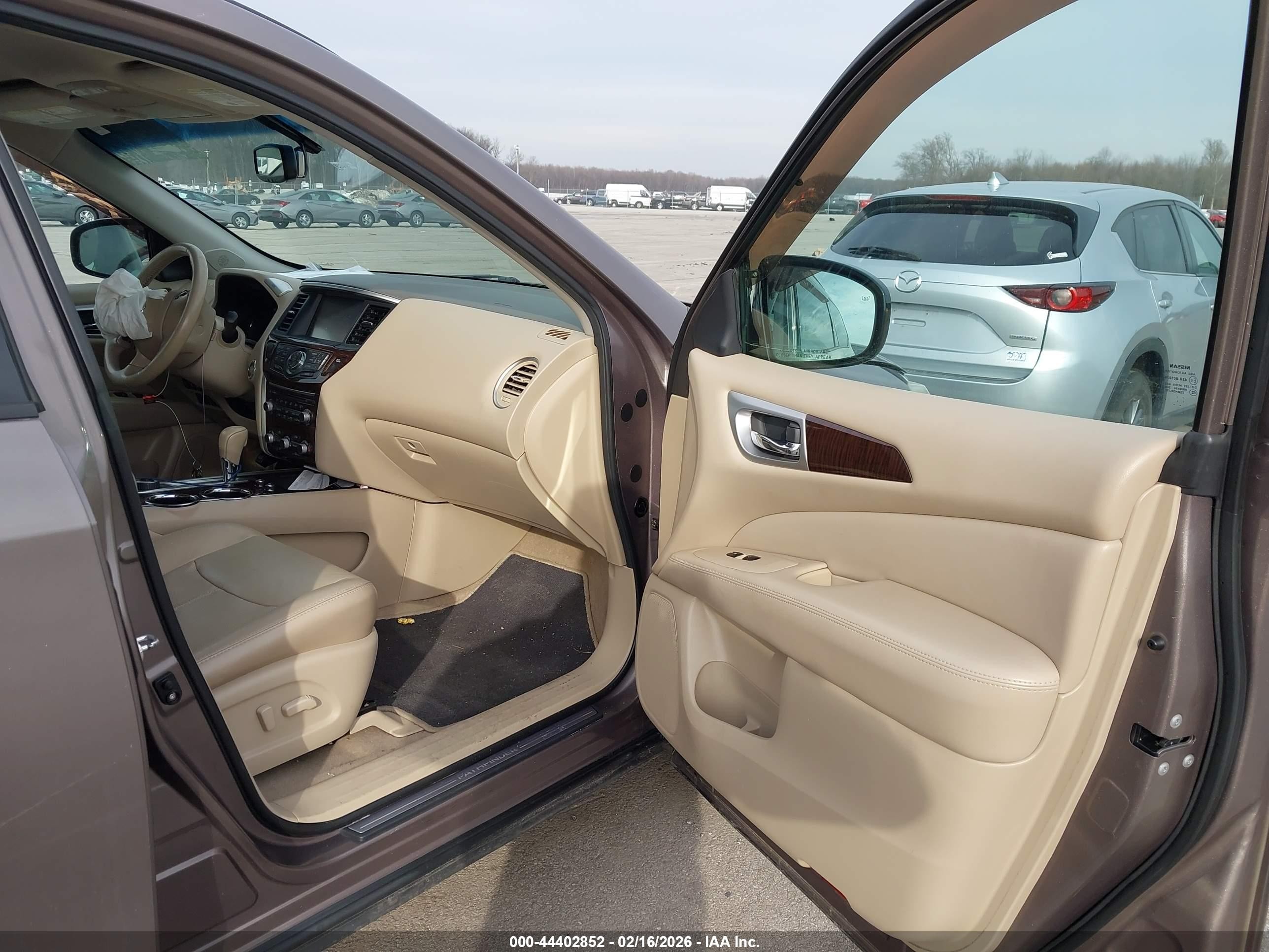 2014 Nissan Pathfinder Platinum Champagne vin: 5N1AR2MM7EC662713