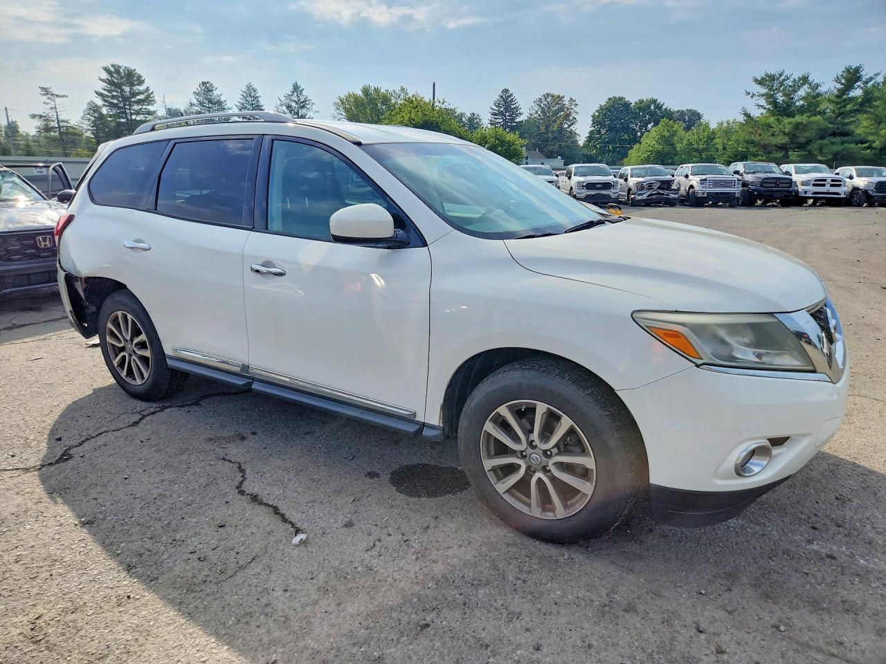2014 Nissan Pathfinder S Белый vin: 5N1AR2MM7EC663943