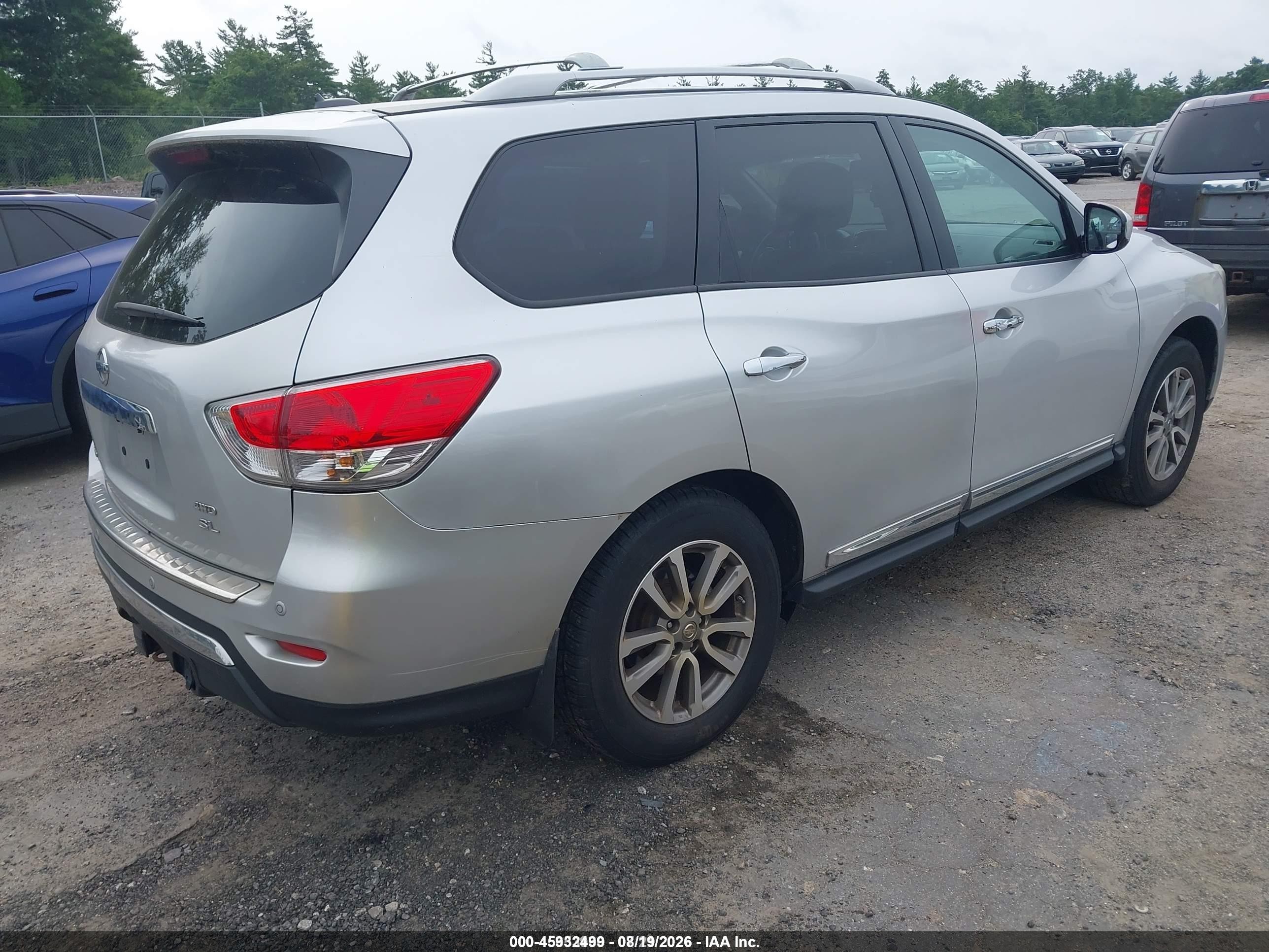2014 Nissan Pathfinder Sl Серебряный vin: 5N1AR2MM7EC686820