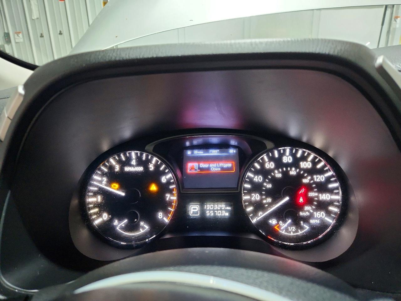 2014 Nissan Pathfinder Sv Silver vin: 5N1AR2MM7EC707682
