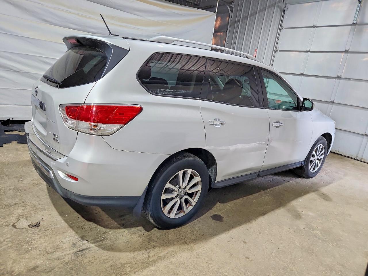 2014 Nissan Pathfinder Sv Silver vin: 5N1AR2MM7EC707682
