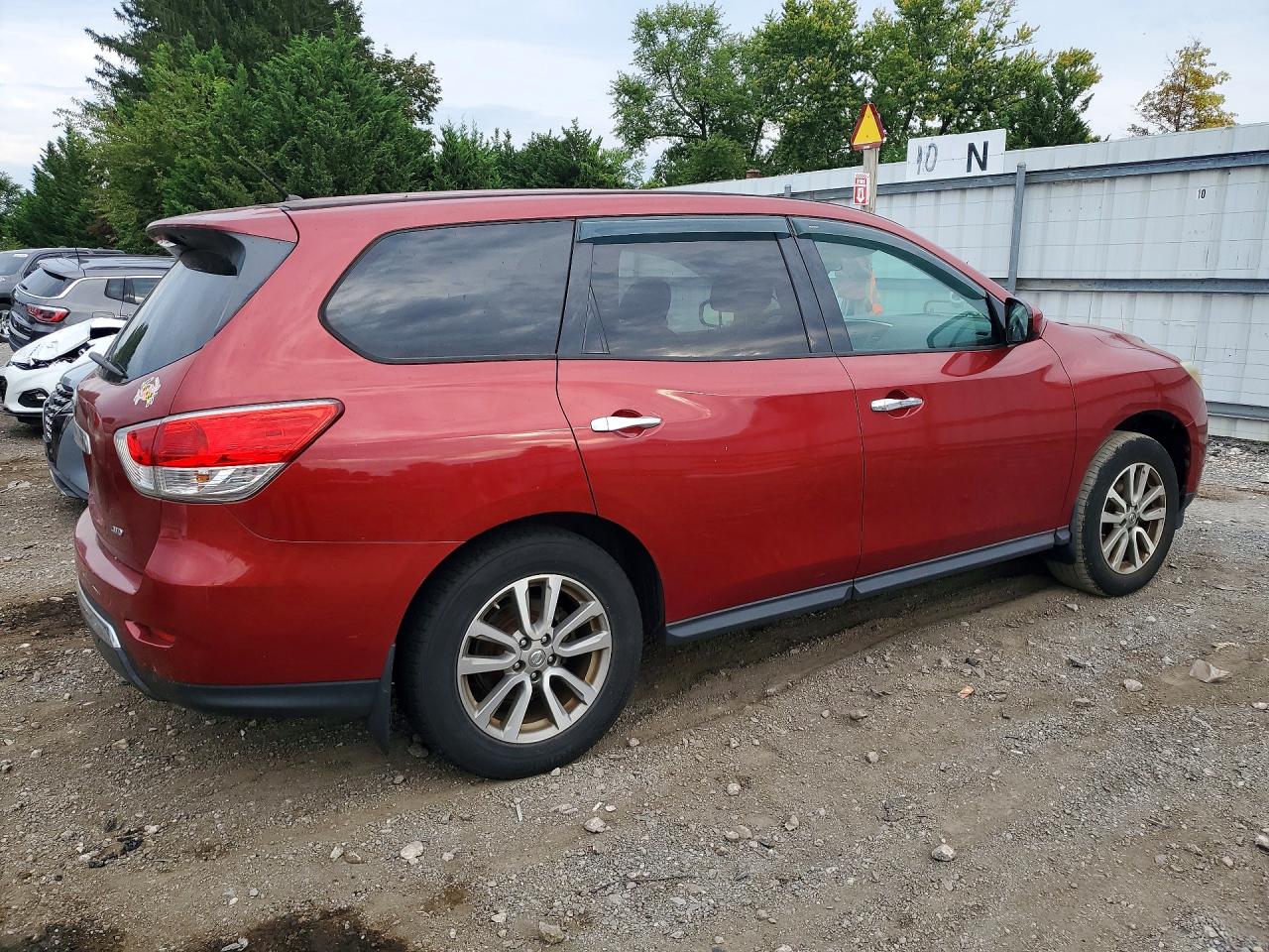2014 Nissan Pathfinder S Red vin: 5N1AR2MM7EC722411