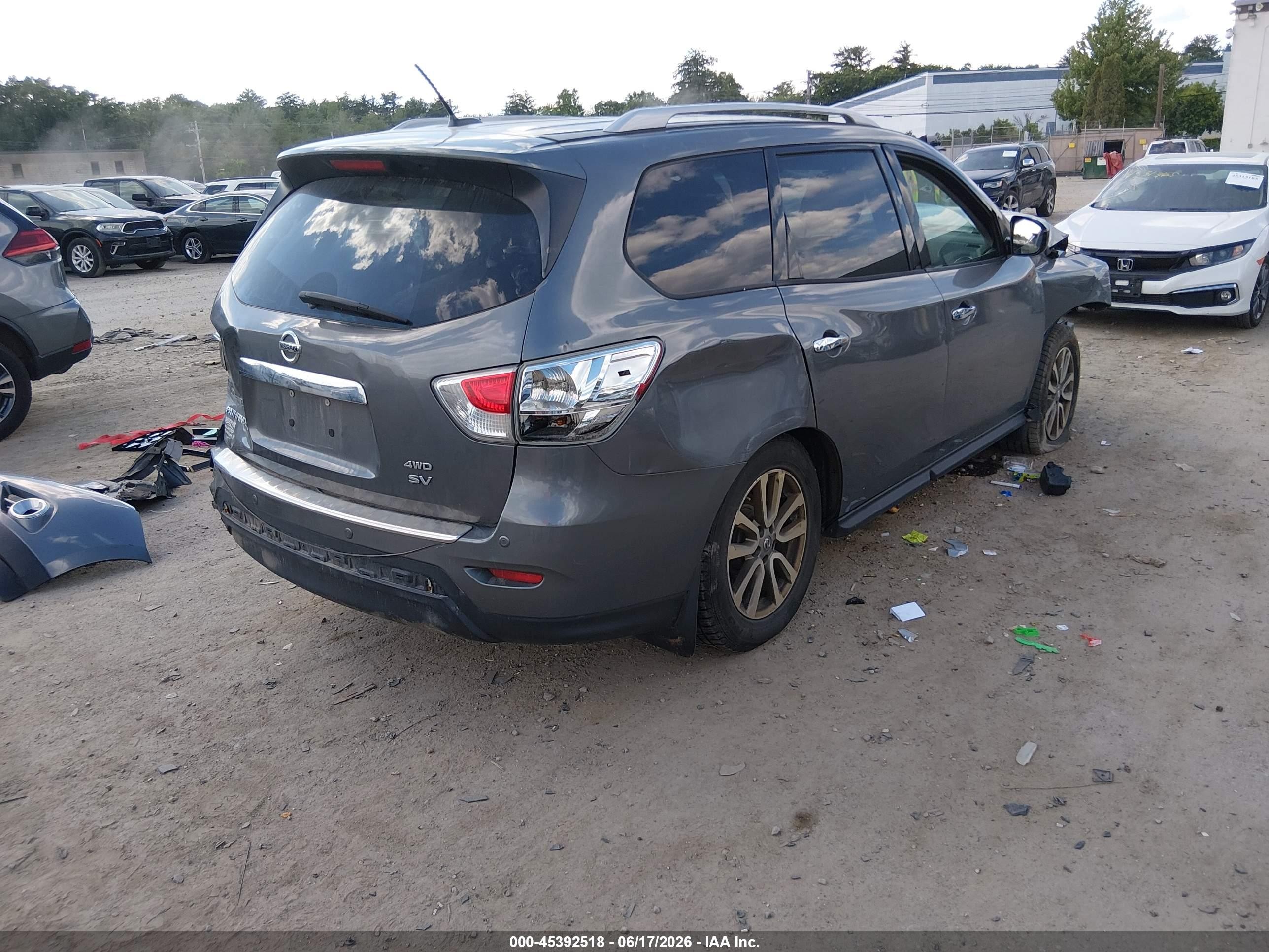 2015 Nissan Pathfinder Sv Silver vin: 5N1AR2MM7FC617062