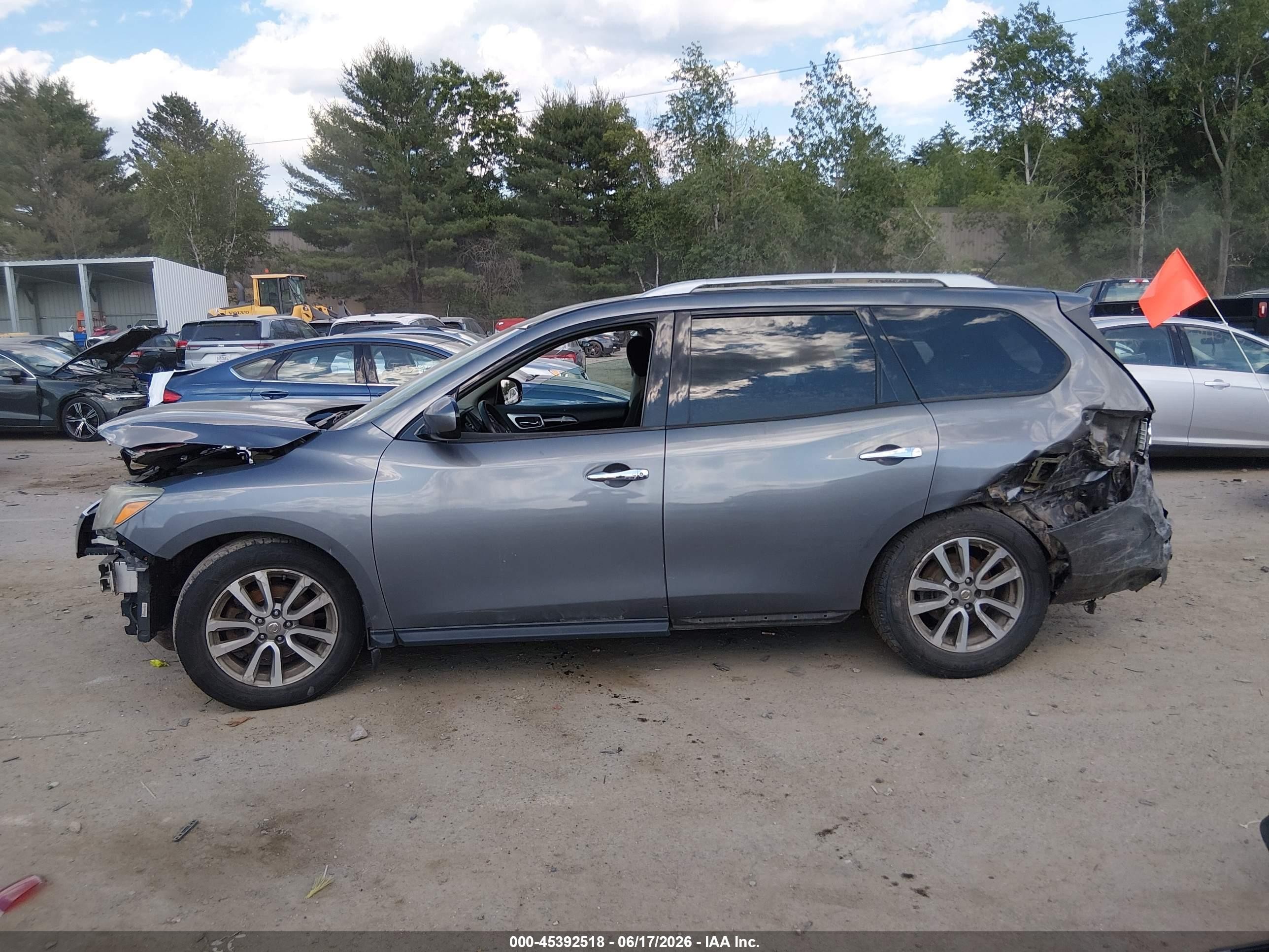 2015 Nissan Pathfinder Sv Silver vin: 5N1AR2MM7FC617062