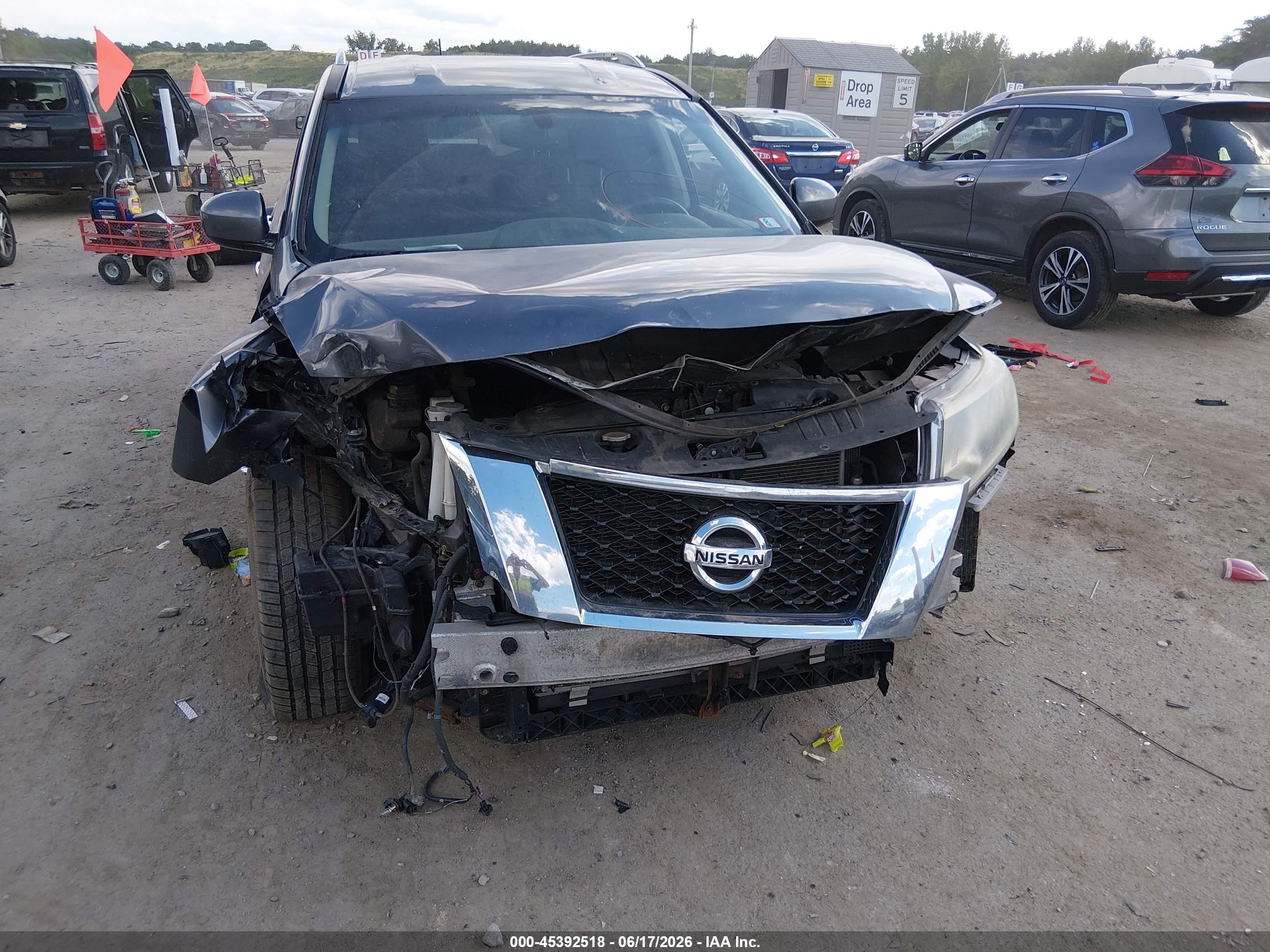 2015 Nissan Pathfinder Sv Silver vin: 5N1AR2MM7FC617062