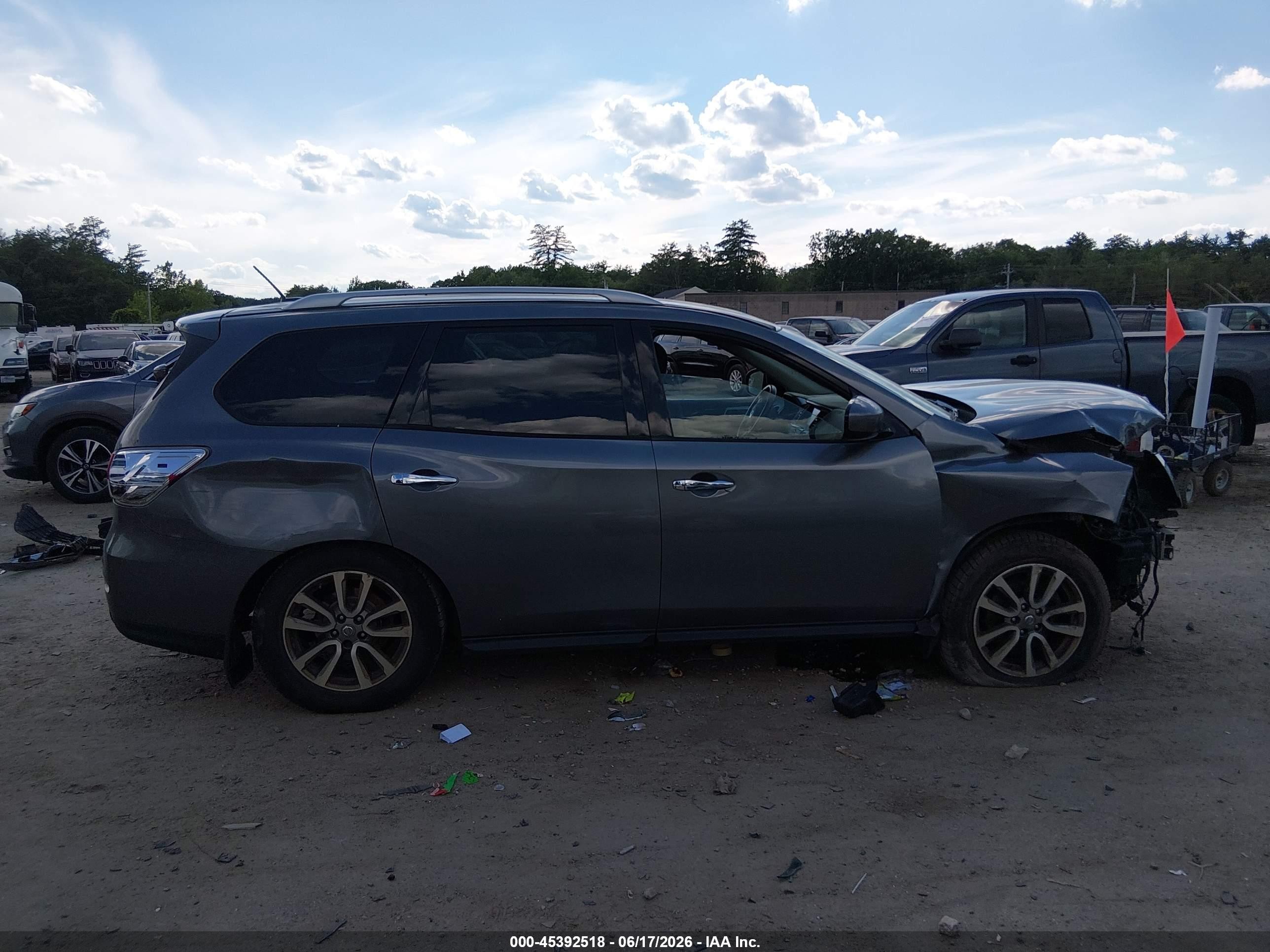 2015 Nissan Pathfinder Sv Silver vin: 5N1AR2MM7FC617062