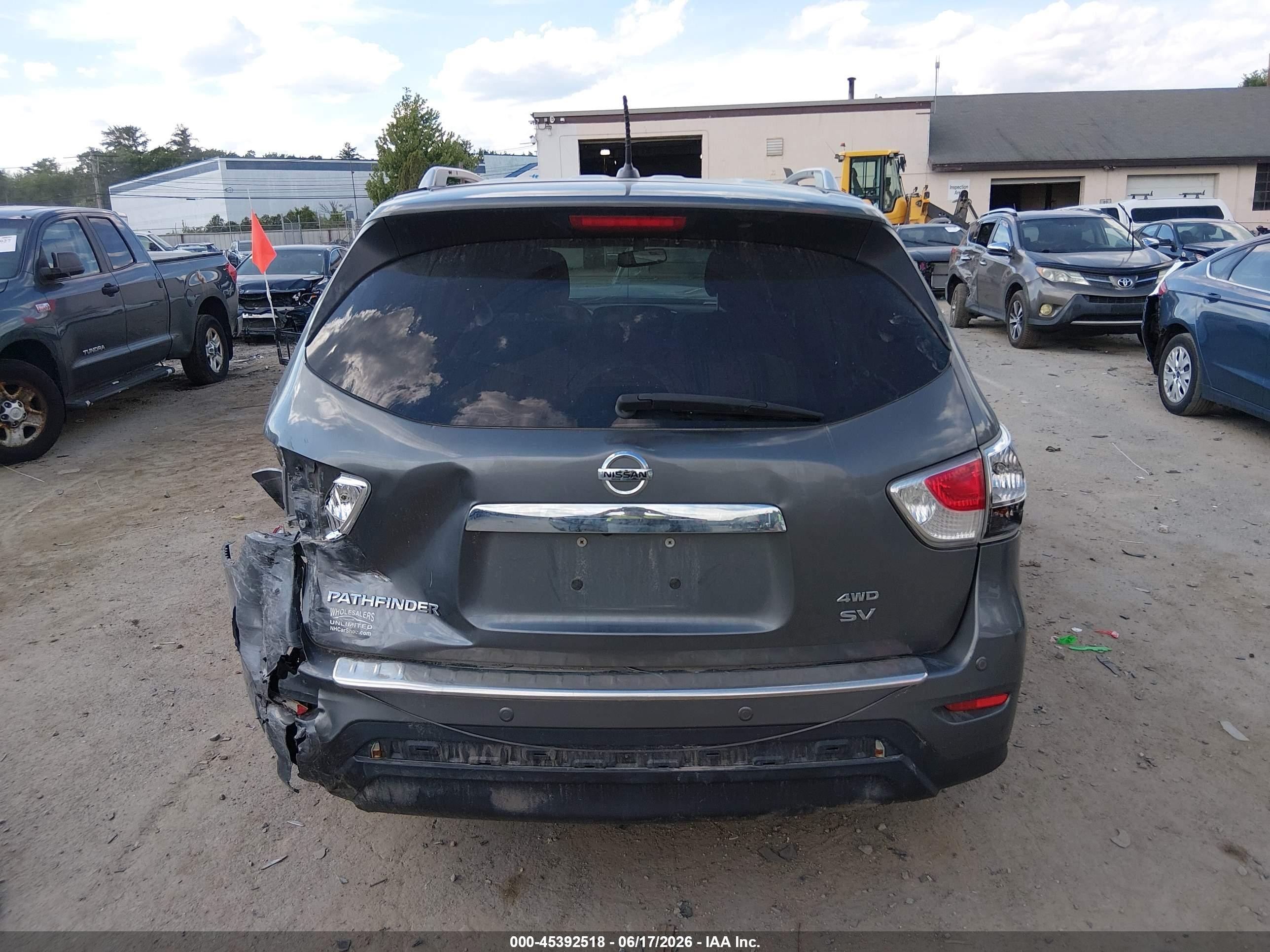 2015 Nissan Pathfinder Sv Silver vin: 5N1AR2MM7FC617062