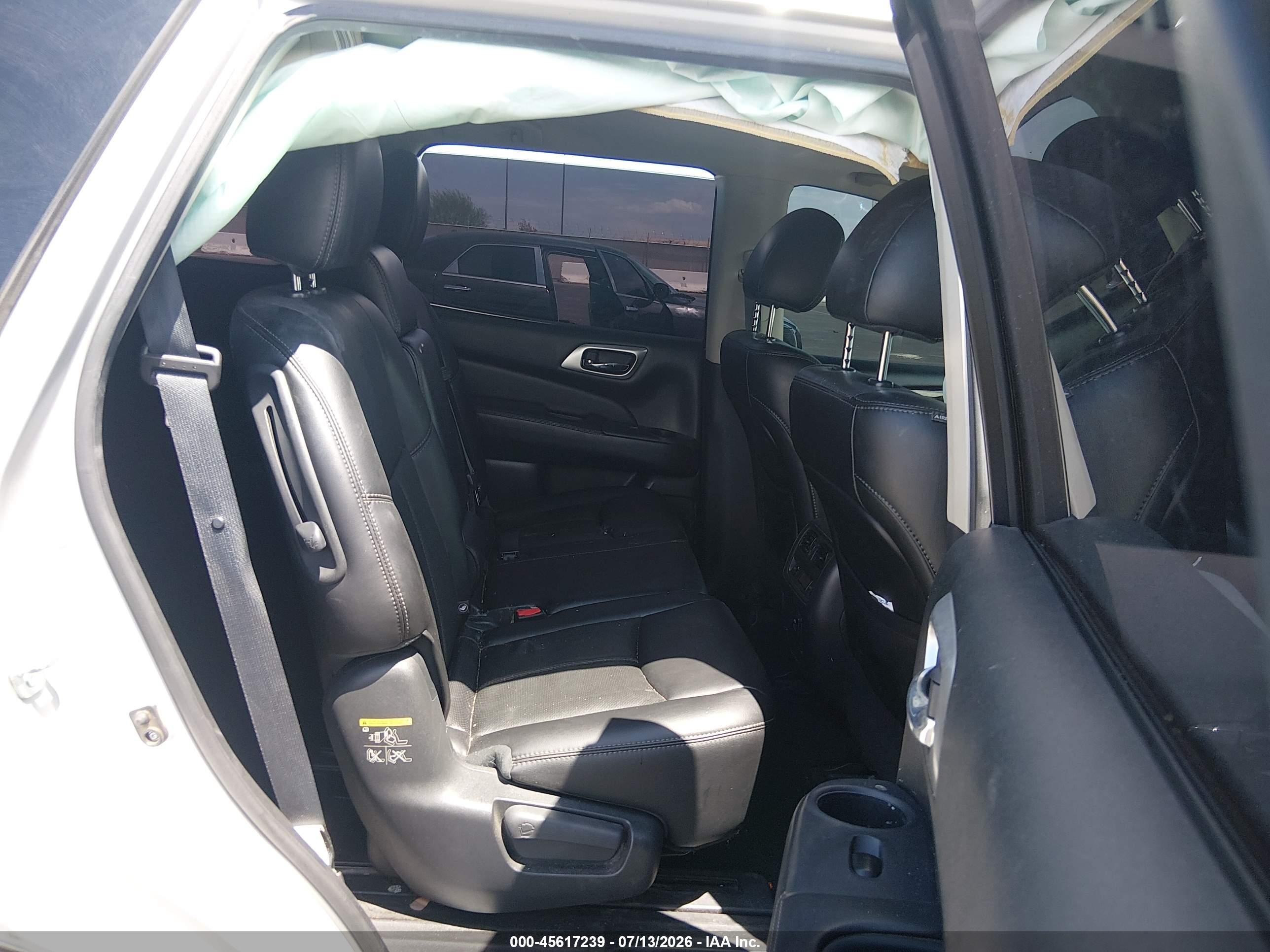 2015 Nissan Pathfinder Platinum Silver vin: 5N1AR2MM7FC622312