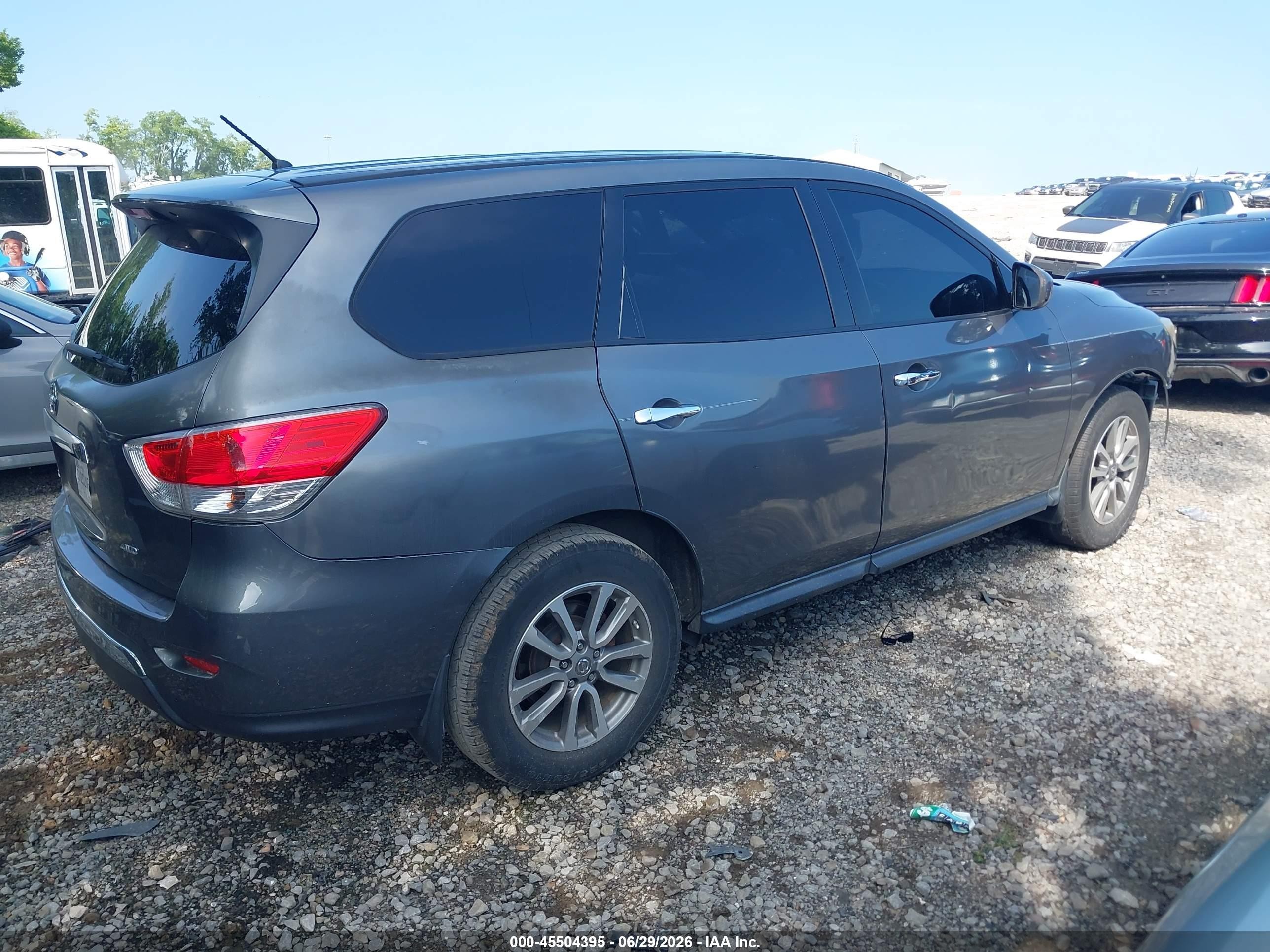 2015 Nissan Pathfinder S Gray vin: 5N1AR2MM7FC623671