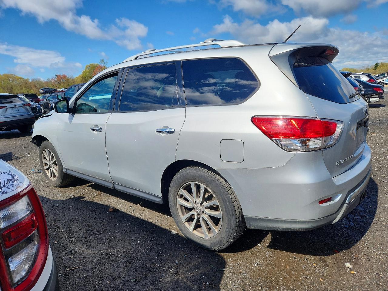 2015 Nissan Pathfinder S Silver vin: 5N1AR2MM7FC671574
