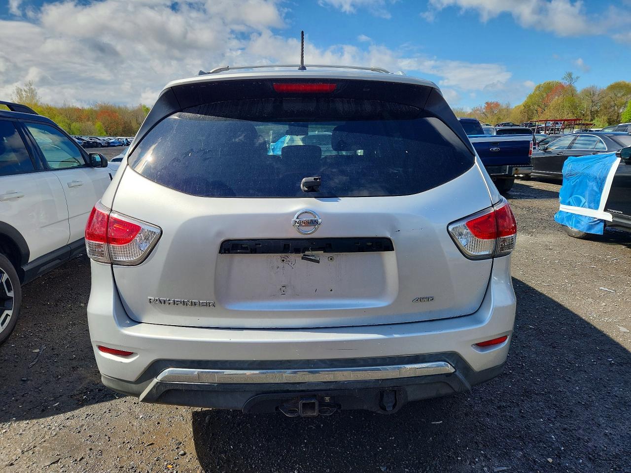 2015 Nissan Pathfinder S Silver vin: 5N1AR2MM7FC671574