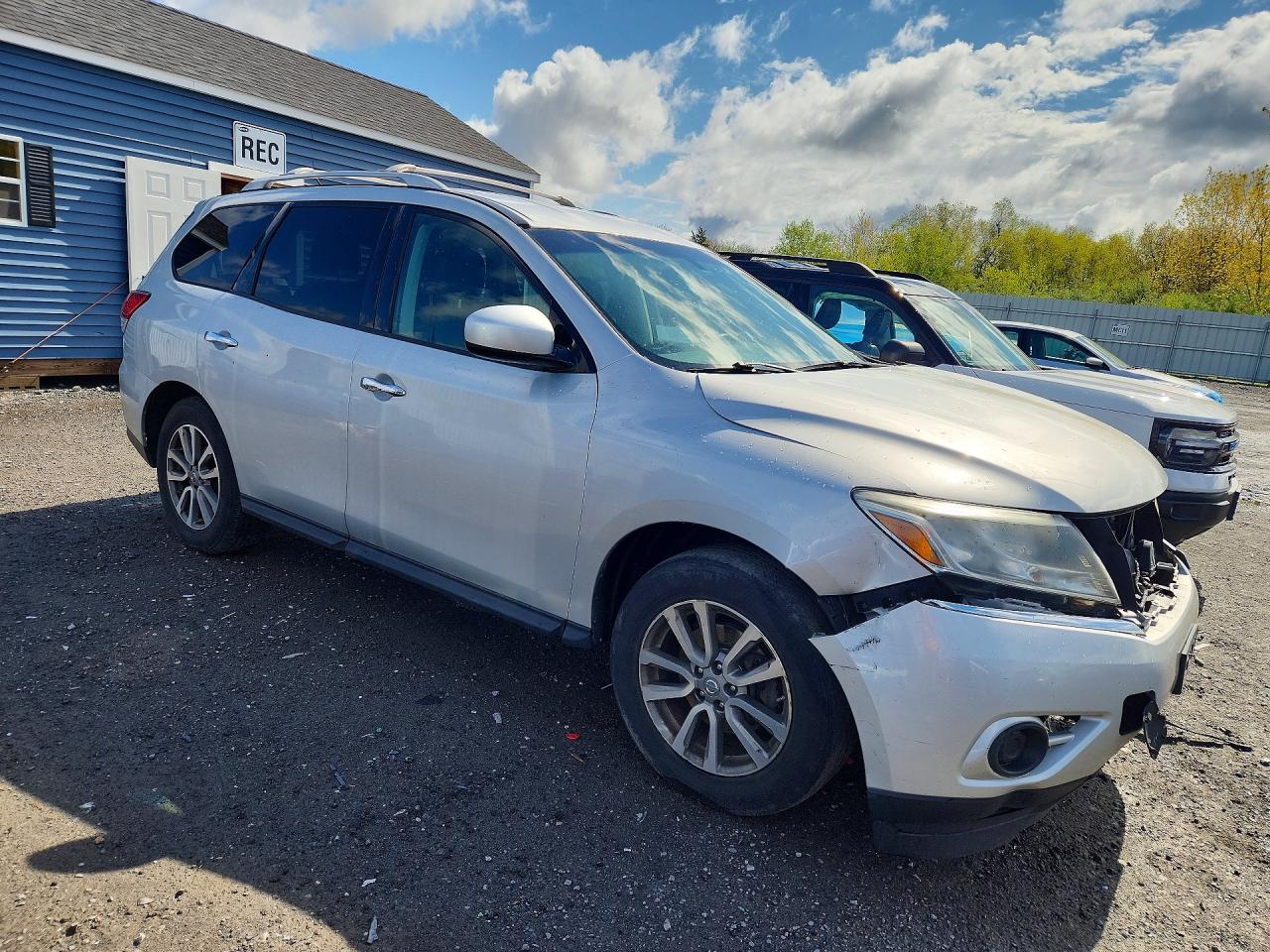 2015 Nissan Pathfinder S Silver vin: 5N1AR2MM7FC671574