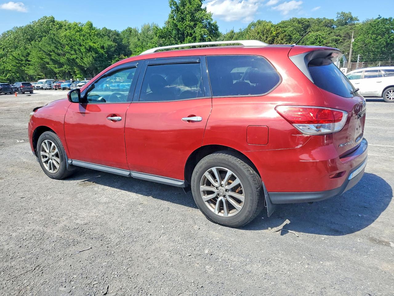 2015 Nissan Pathfinder S Red vin: 5N1AR2MM7FC718165