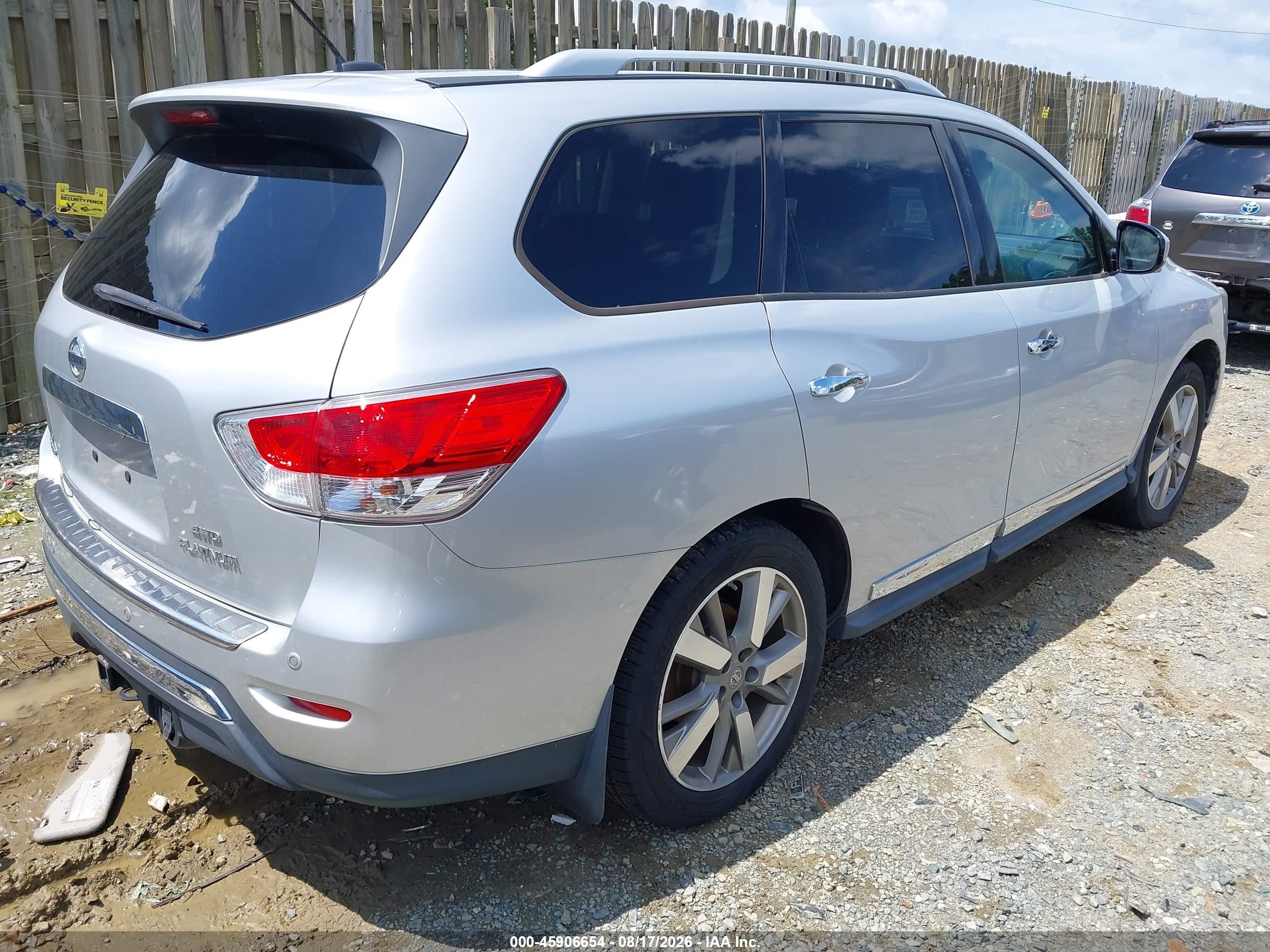 2013 Nissan Pathfinder Platinum Silver vin: 5N1AR2MM8DC645174
