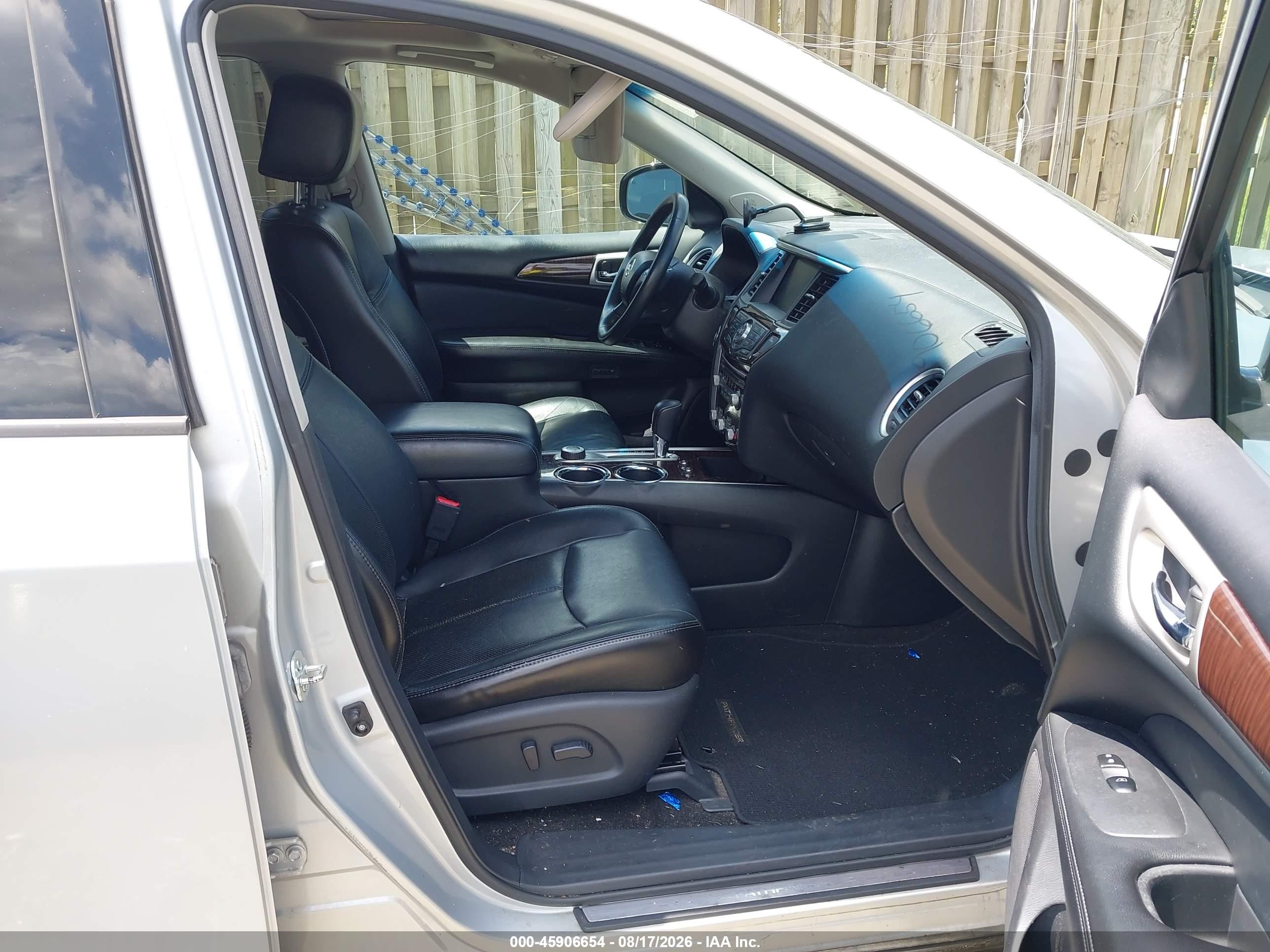 2013 Nissan Pathfinder Platinum Silver vin: 5N1AR2MM8DC645174