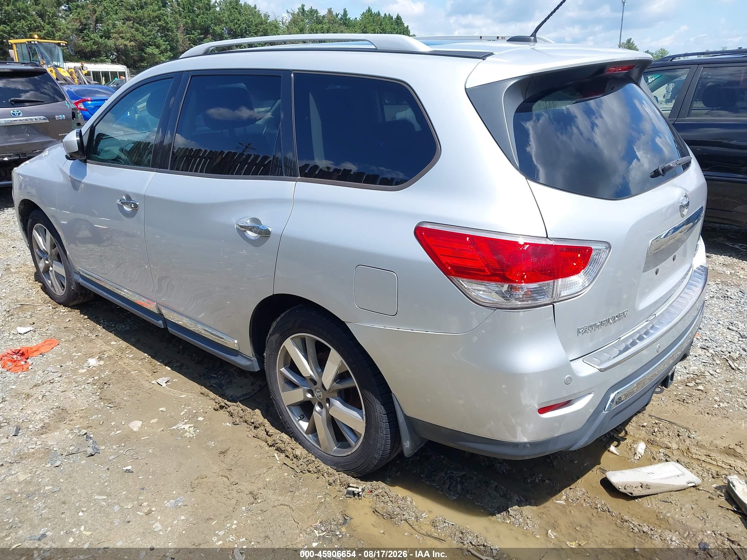 2013 Nissan Pathfinder Platinum Silver vin: 5N1AR2MM8DC645174