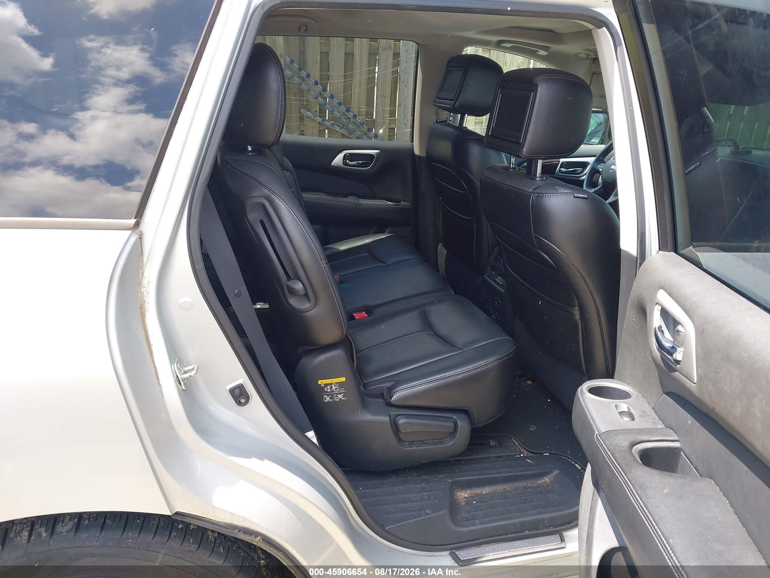 2013 Nissan Pathfinder Platinum Silver vin: 5N1AR2MM8DC645174
