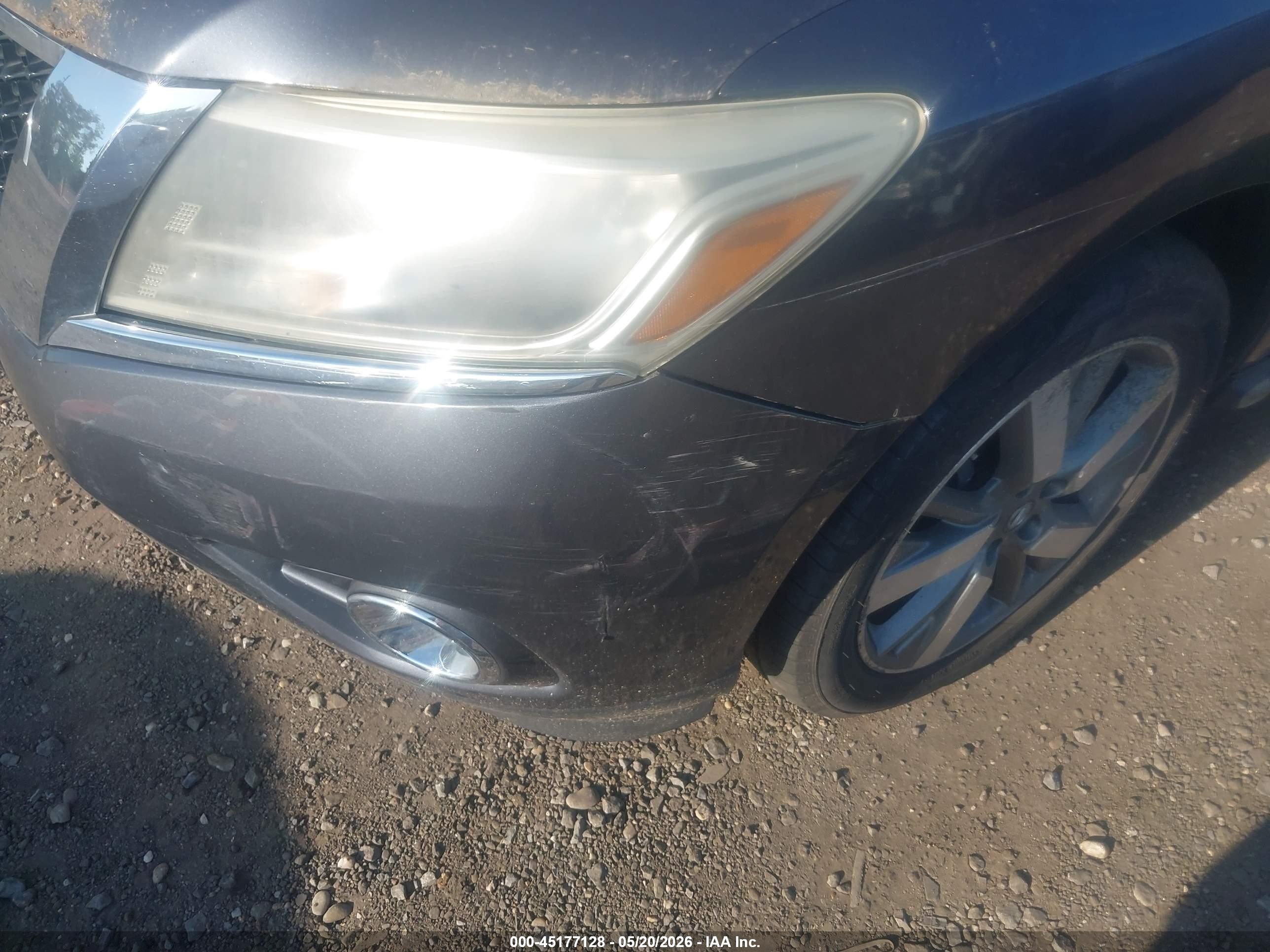 2013 Nissan Pathfinder Platinum Gray vin: 5N1AR2MM8DC652528