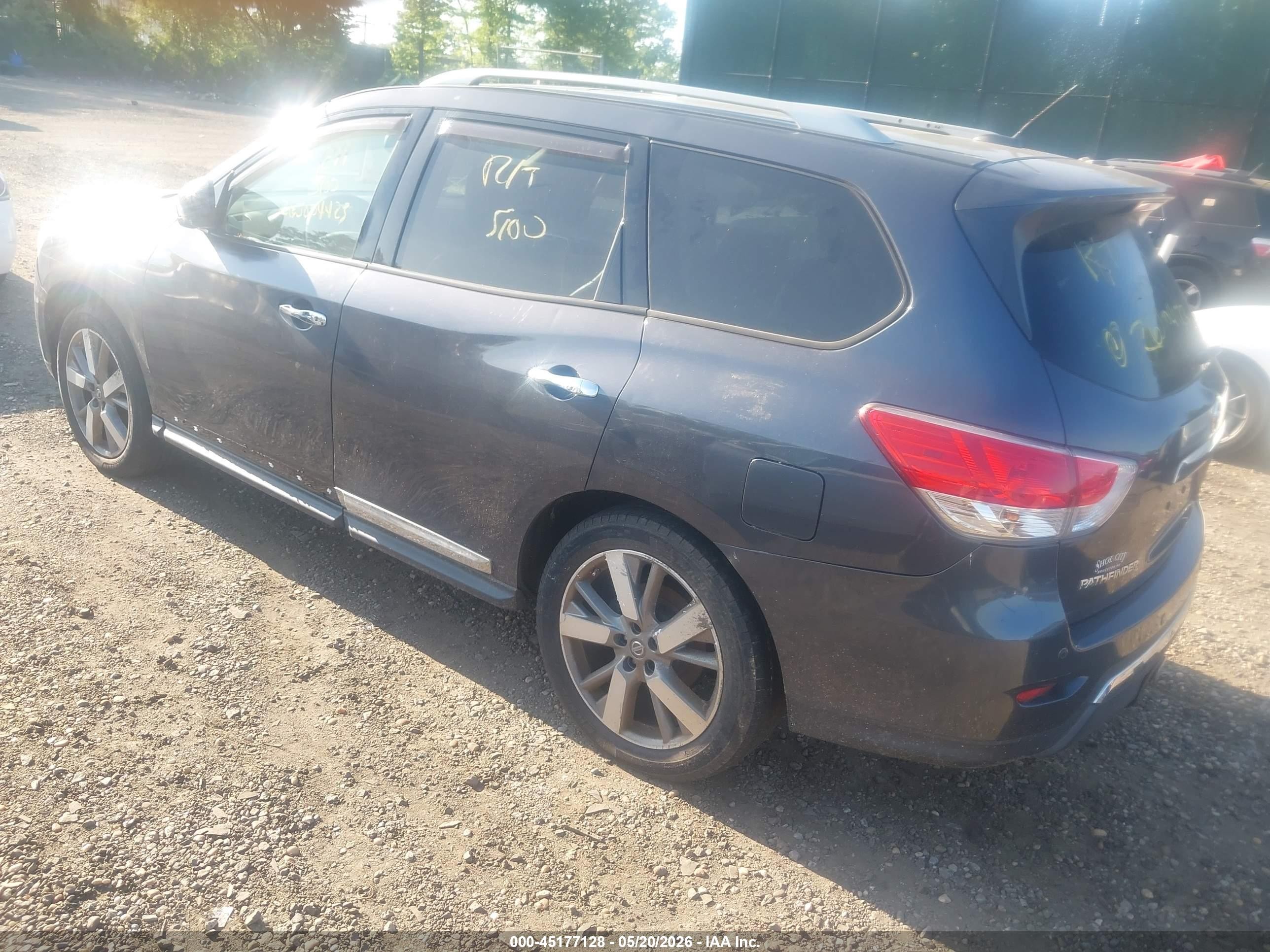 2013 Nissan Pathfinder Platinum Gray vin: 5N1AR2MM8DC652528