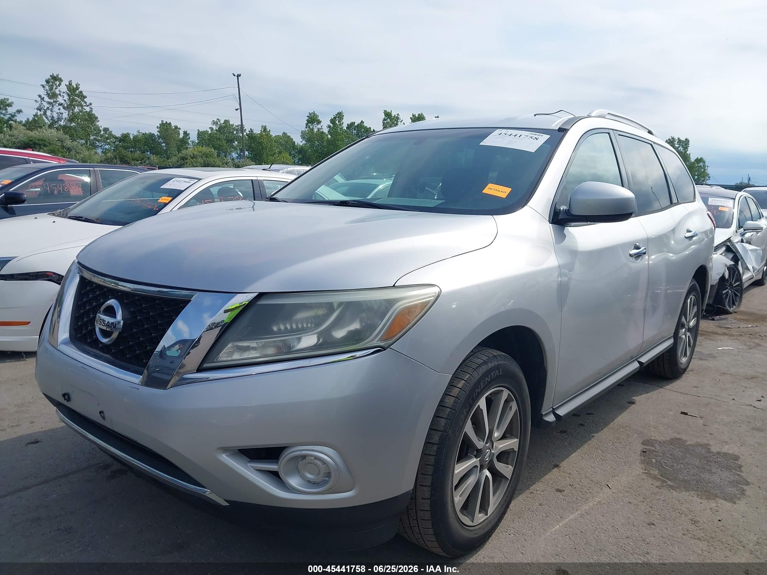 2013 Nissan Pathfinder Sv Silver vin: 5N1AR2MM8DC656644