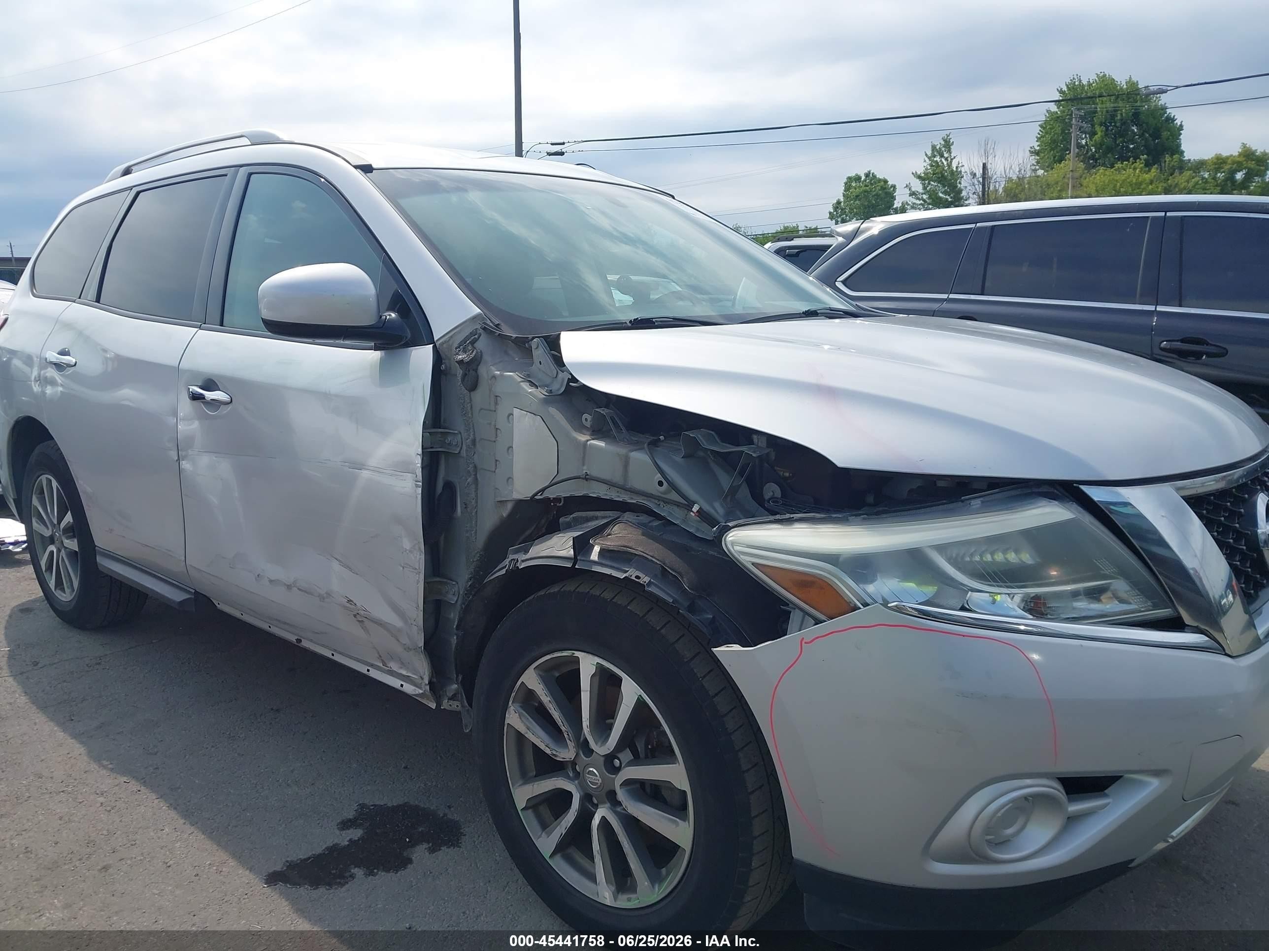 2013 Nissan Pathfinder Sv Silver vin: 5N1AR2MM8DC656644
