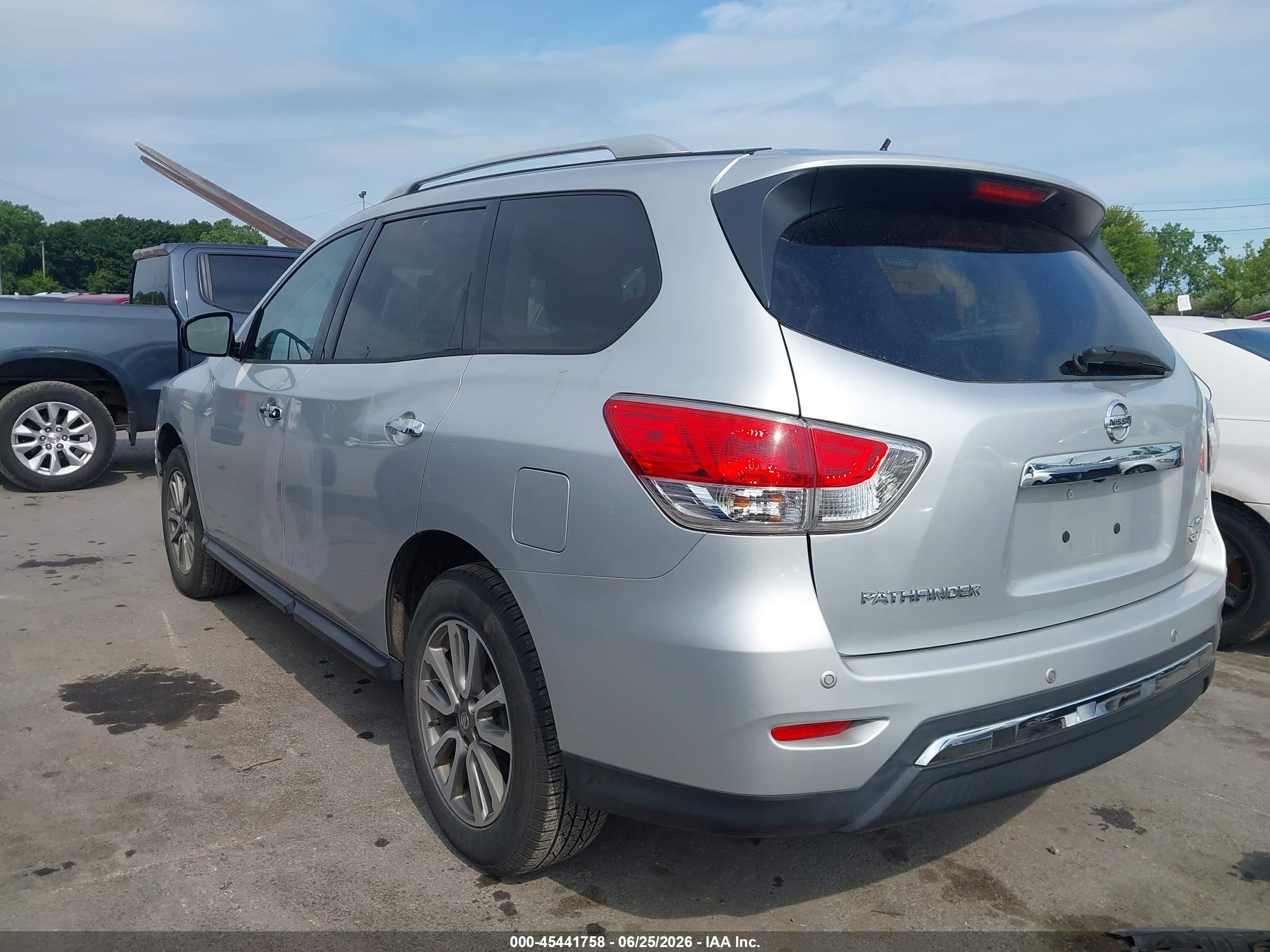 2013 Nissan Pathfinder Sv Silver vin: 5N1AR2MM8DC656644